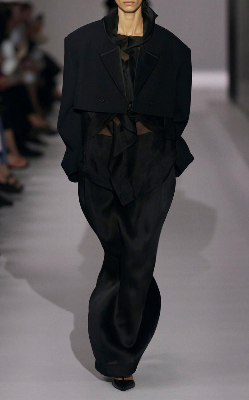 KHAITE Nando Cropped Crepe Blazer black outlook