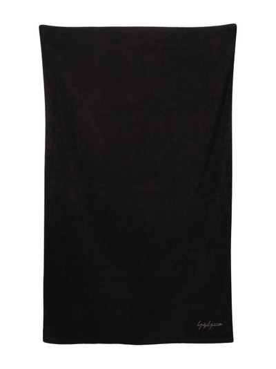 Yohji Yamamoto embroidered-logo bath towel outlook