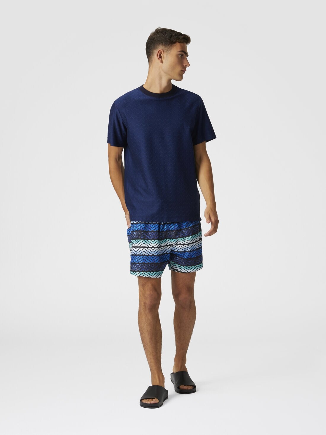 Zigzag print swim trunks with stripes and dégradé - 4