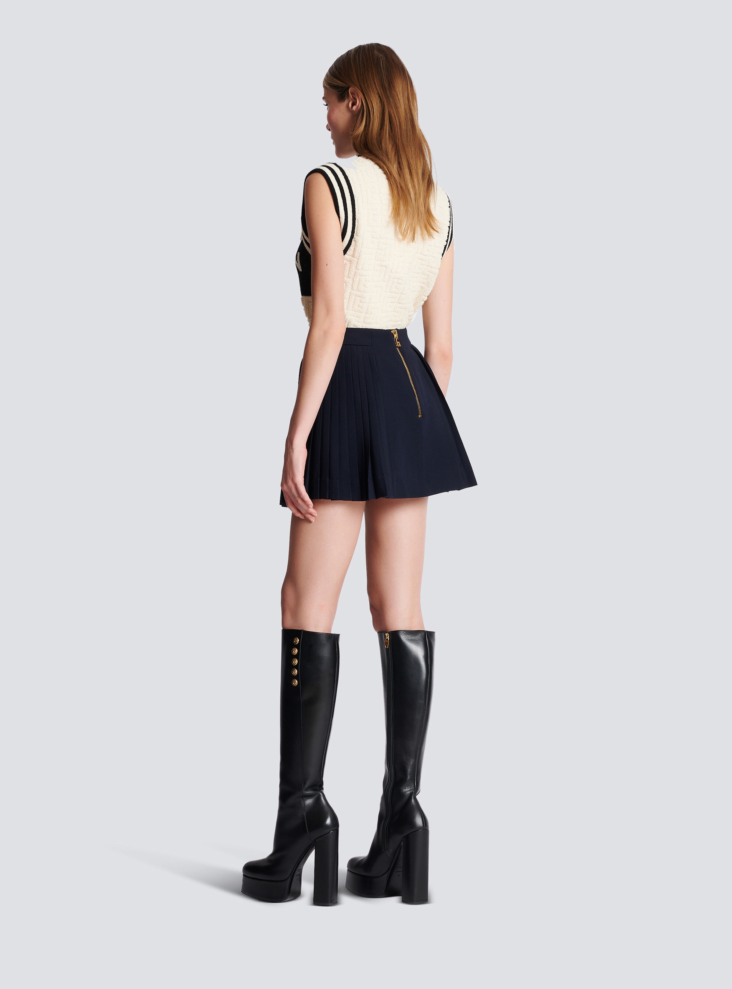 Pleated skirt with two rows of buttons - 4
