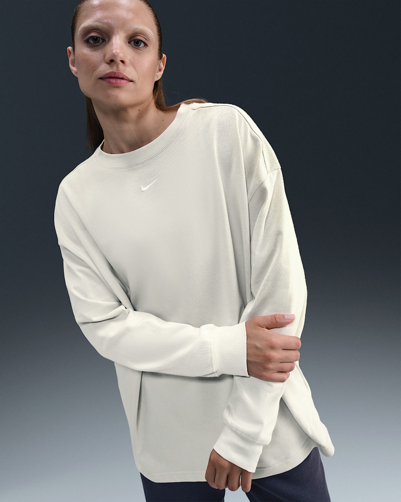 Nike Sportswear Essential Women's Oversized Long-Sleeve T-Shirt 1