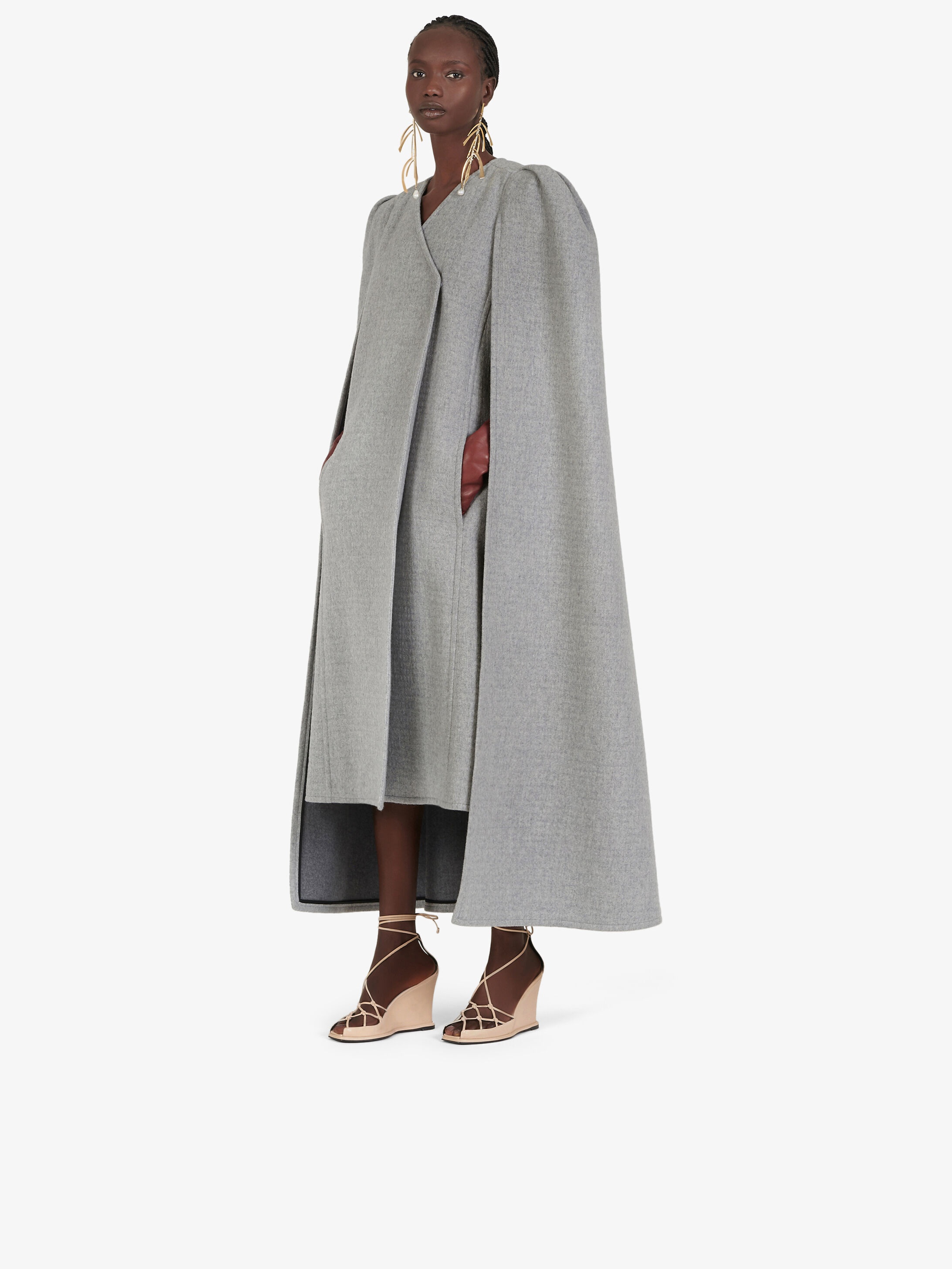 Coat in wool with cape - 2