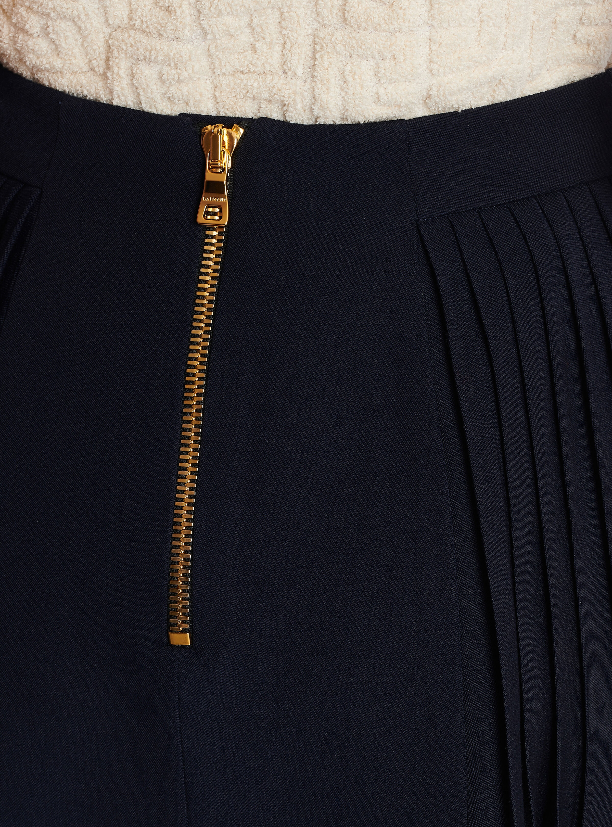 Pleated skirt with two rows of buttons - 7