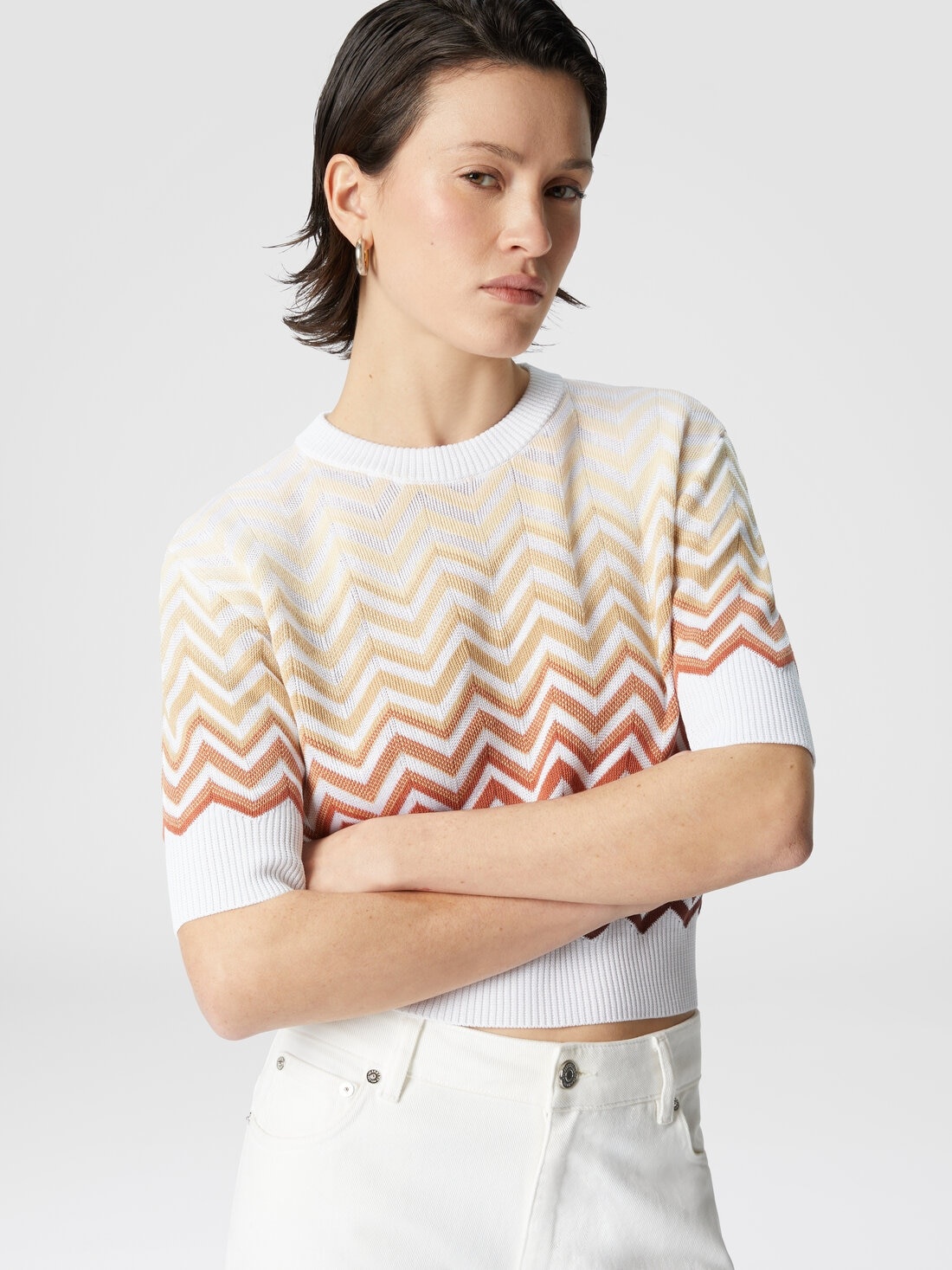 Short-sleeved crewneck sweater with dégradé chevron motif - 4