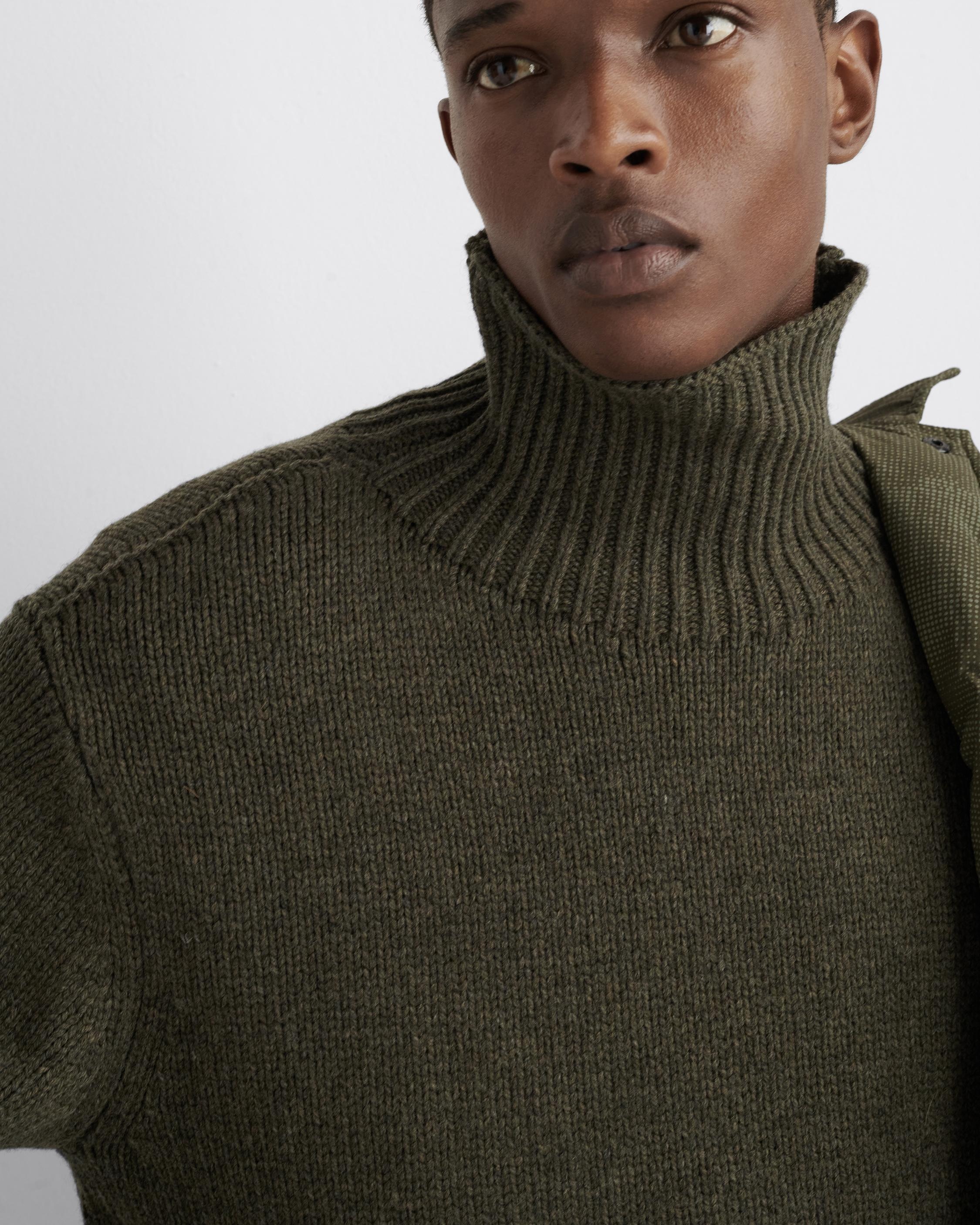 Baron Wool Turtleneck
Classic Fit - 6