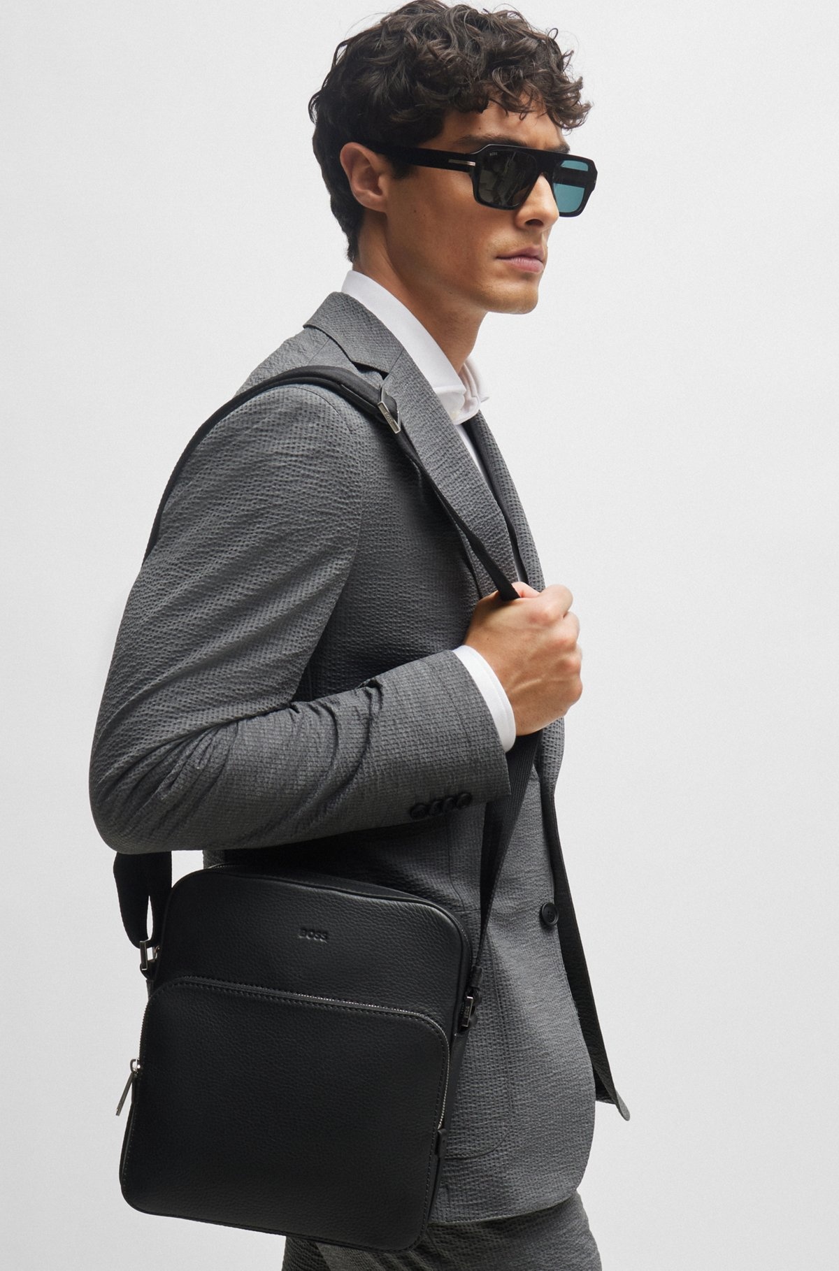 REPORTER BAG IN GRAINED ITALIAN LEATHER WITH EMBOSSED LOGO - 4