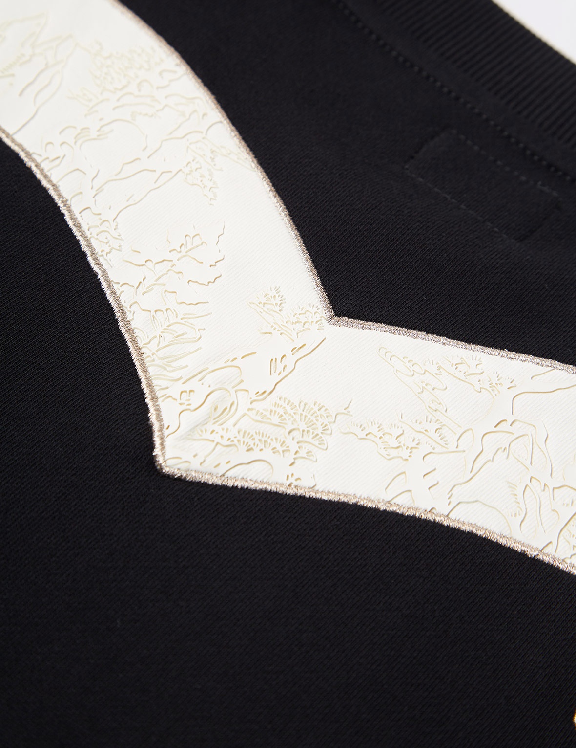KAMON FOIL-PRINT AND SCROLL DAICOCK APPLIQUÉ SWEATSHIRT - 7