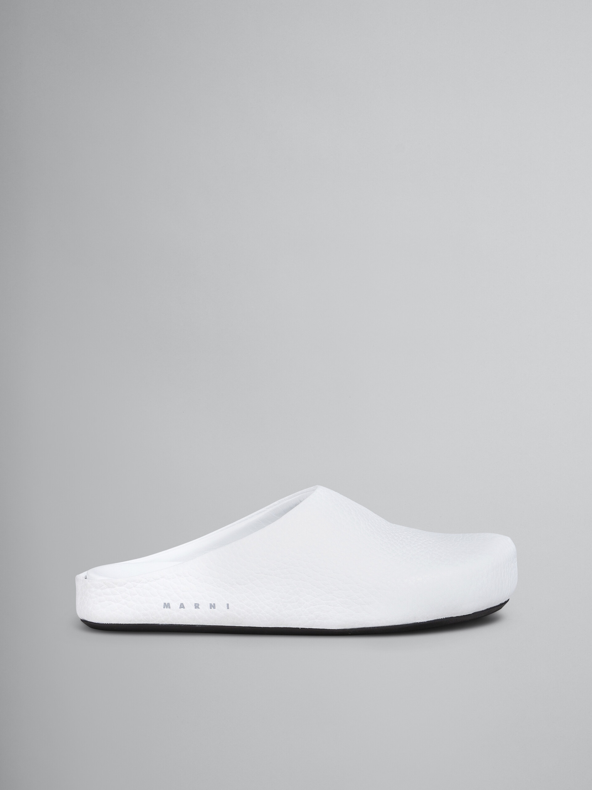 WHITE LEATHER FUSSBETT SABOT - 1