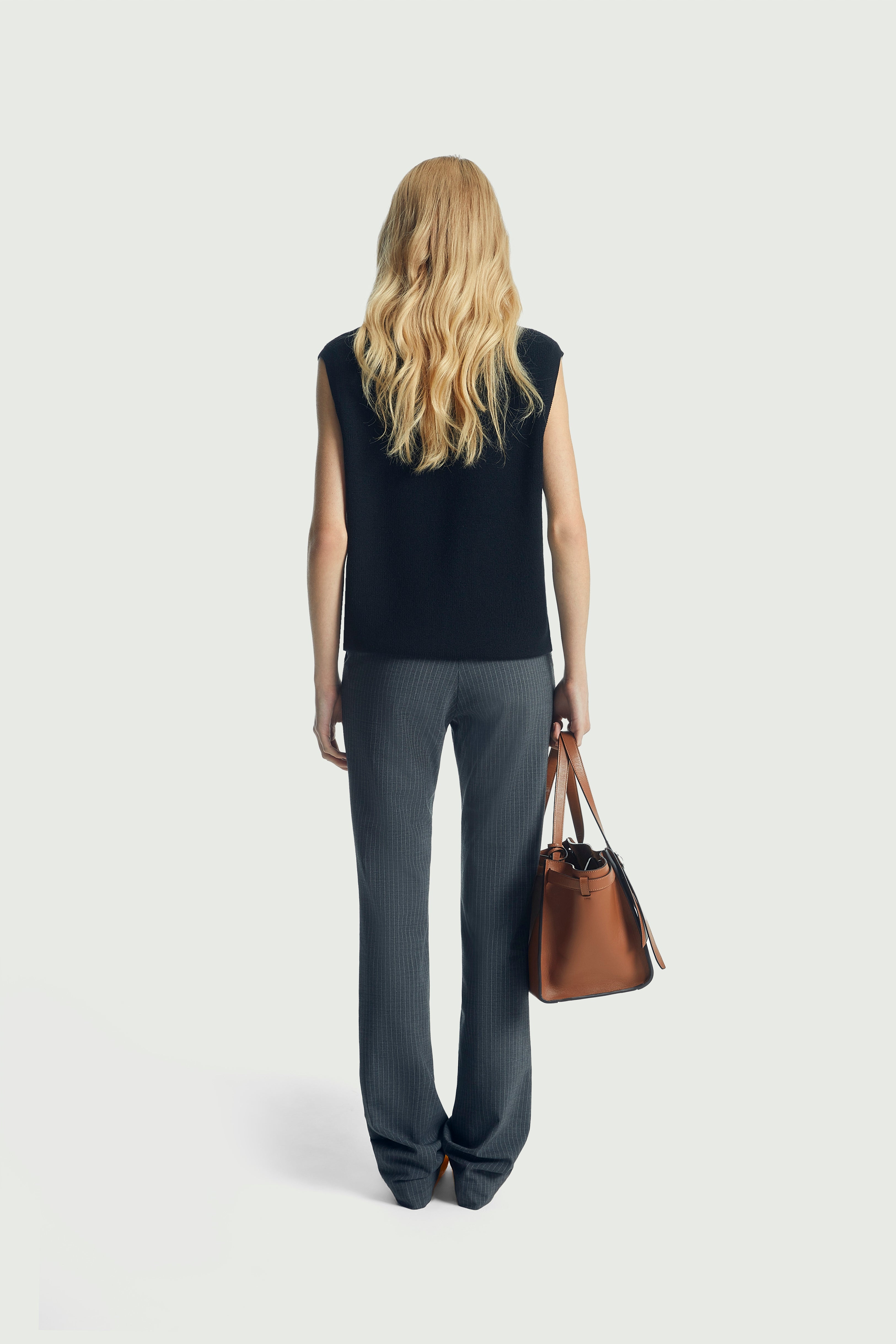Triangle Sleeveless Knitted Sweater - 4