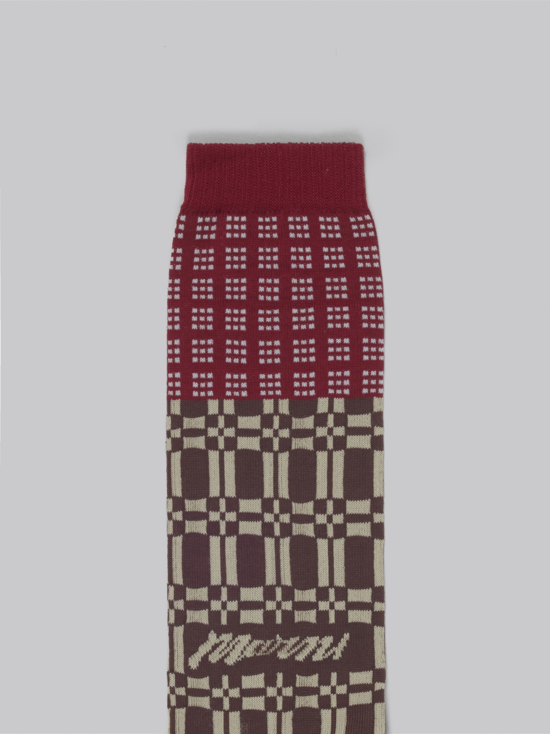 RED SOCKS WITH GEOMETRIC PATTERNS - 3