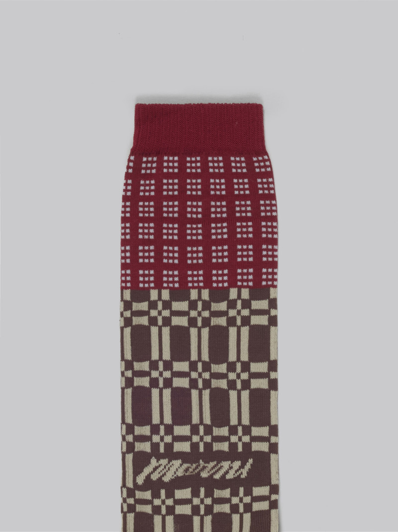 RED SOCKS WITH GEOMETRIC PATTERNS 3