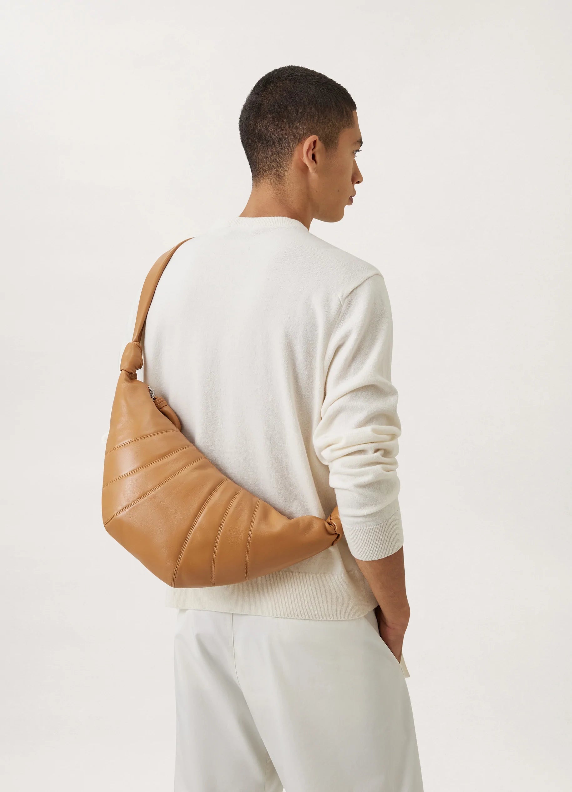 MEDIUM CROISSANT BAG
SOFT NAPPA LEATHER - 6