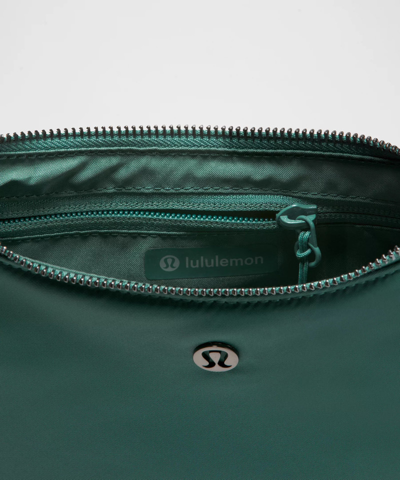 City Essentials Small Shoulder Bag 3L 4