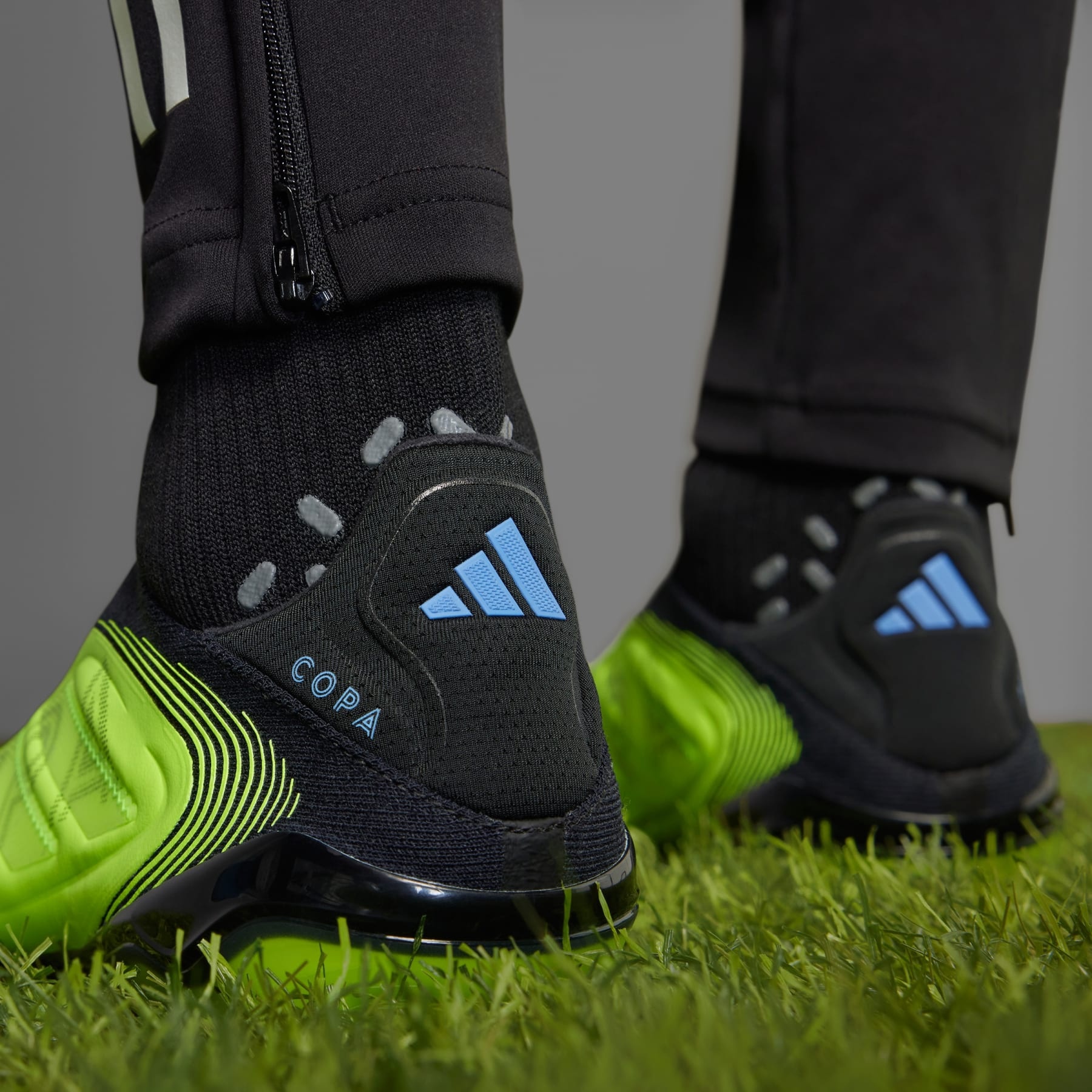 Copa Pure 3 Elite Laceless Firm Ground Cleats - 9