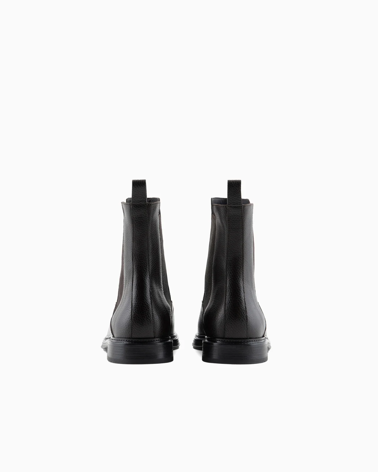 Emporio Armani
grained leather ankle boots EMPORIO ARMANI Grained leather Chelsea boots | REVERSIBLE main image 3
