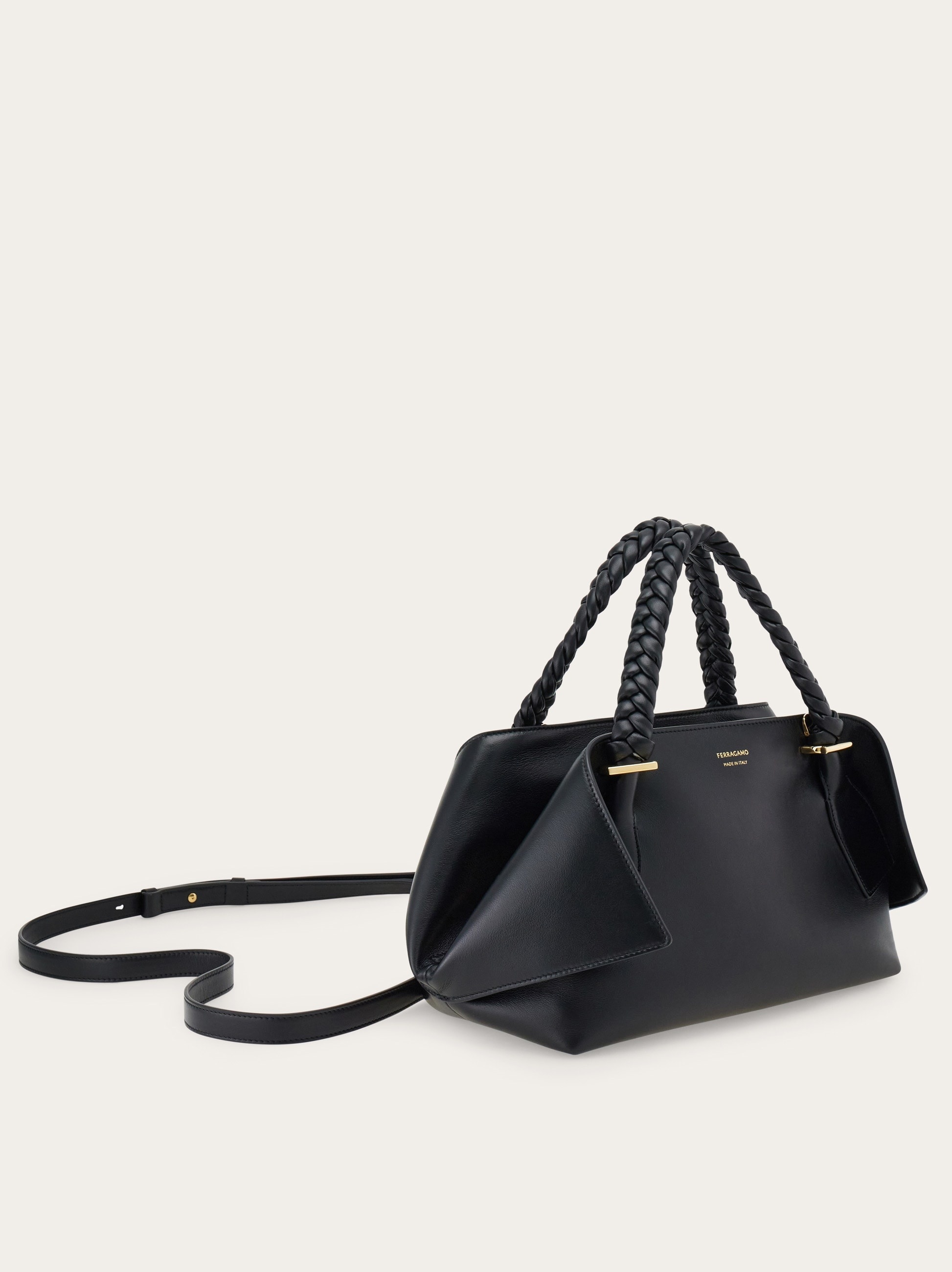 ハンドバッグ FERRAGAMO Woman Handbag Black 219865 781029 001 Folded handbag (M) - Women | Ferragamo