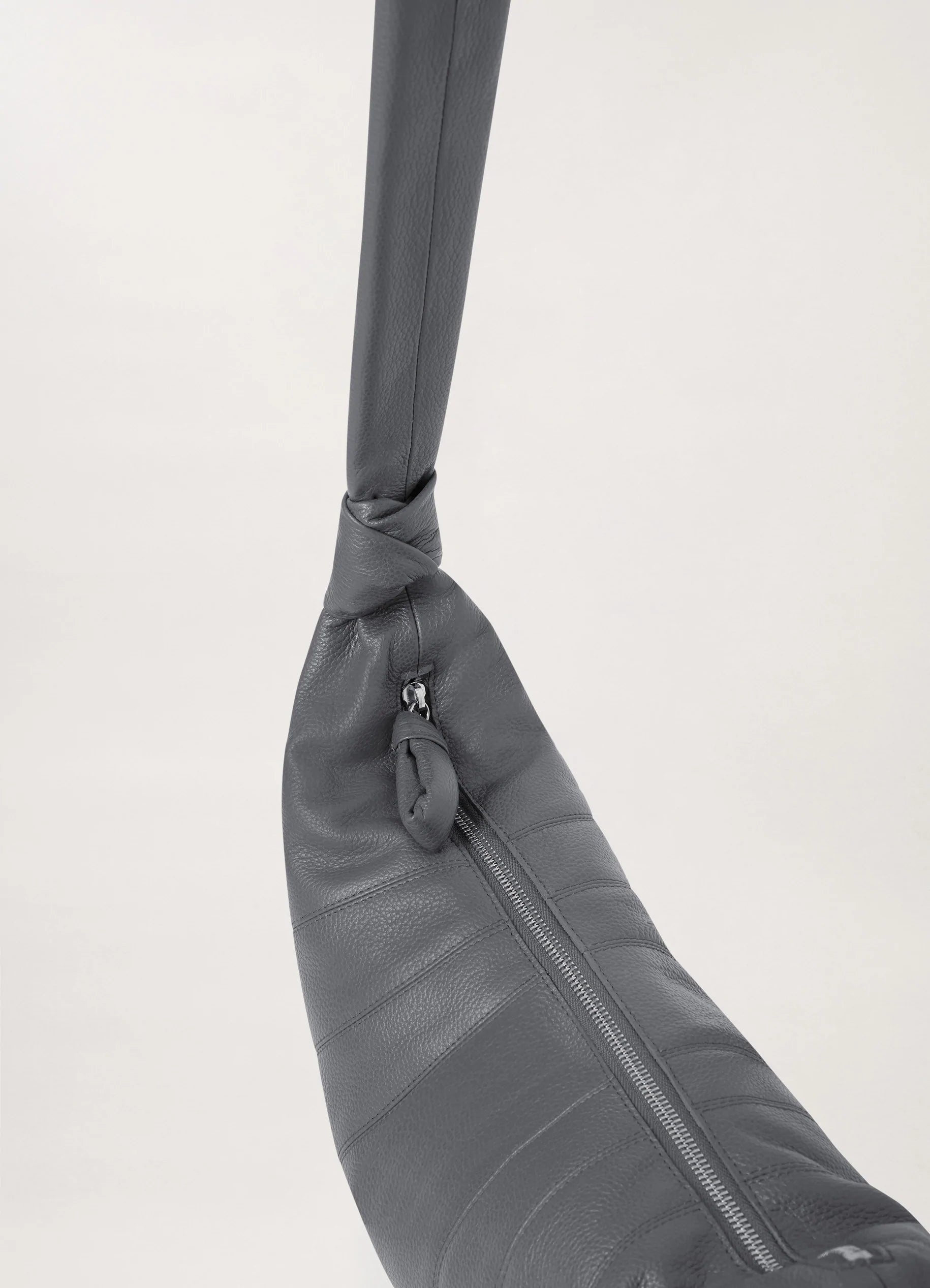 MEDIUM CROISSANT BAG
SOFT GRAINED LEATHER - 2