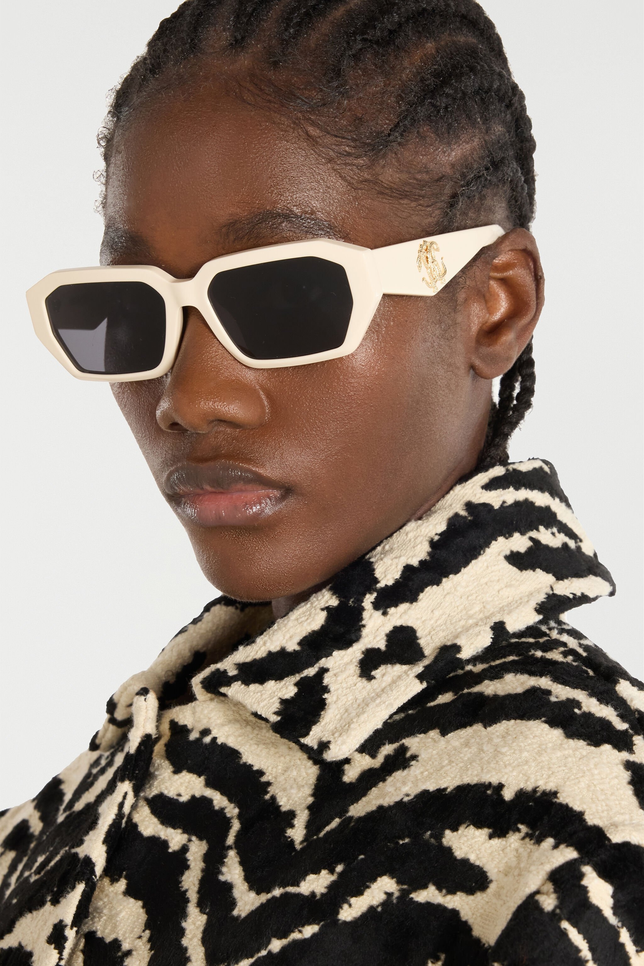 Sunglasses with wide rectangular front and fangs - 2