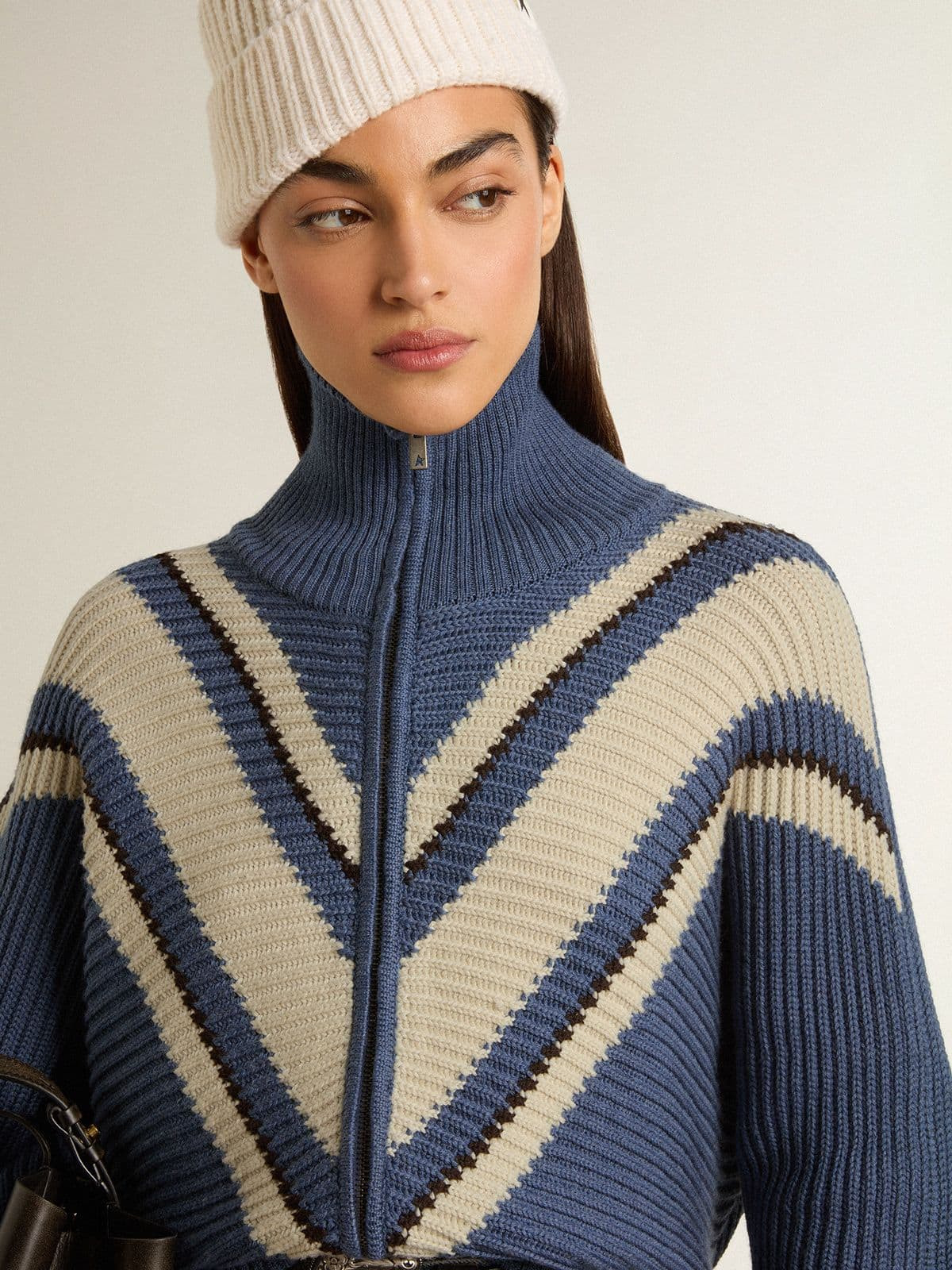 Women's light blue jacquard wool sweater with cream-colored pattern - 5