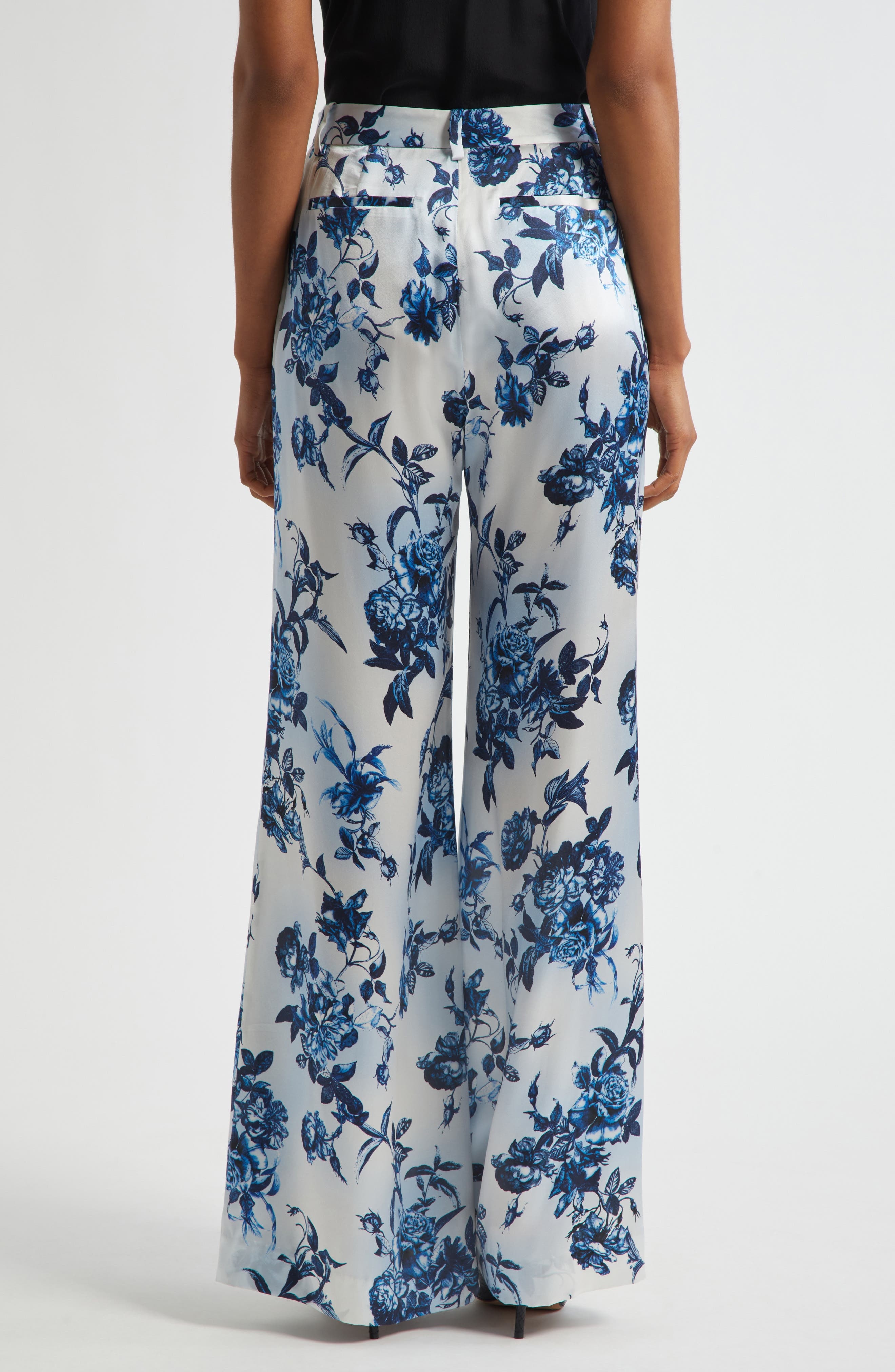 L'AGENCE Pilar Rose Print Wide Leg Silk Pants in White/Blue Painterly Floral at Nordstrom - 2