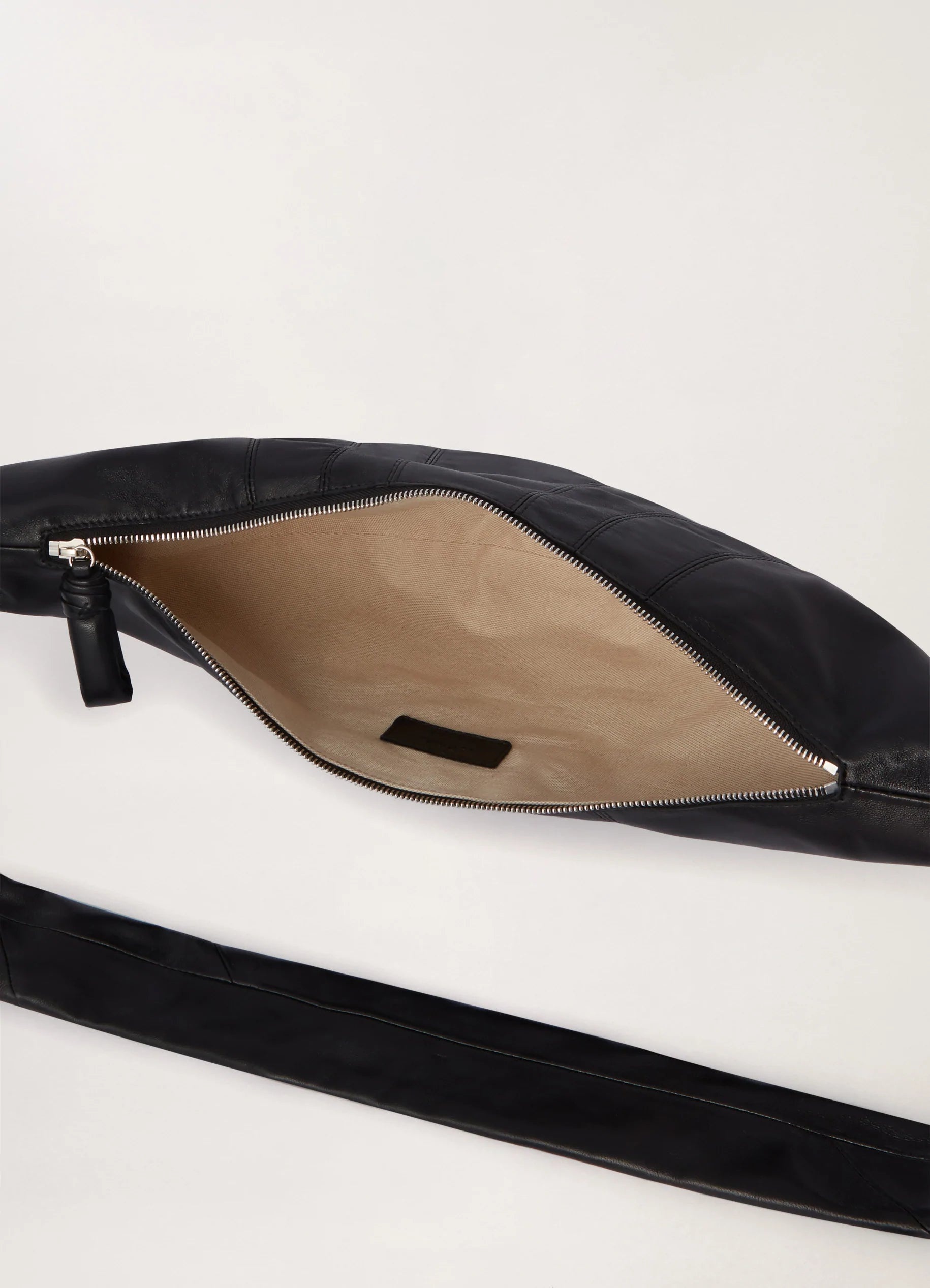 MEDIUM CROISSANT BAG
SOFT NAPPA LEAT - 4