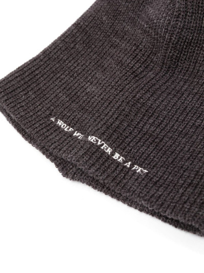 UNDERCOVER slogan-embroidered beanie hat outlook