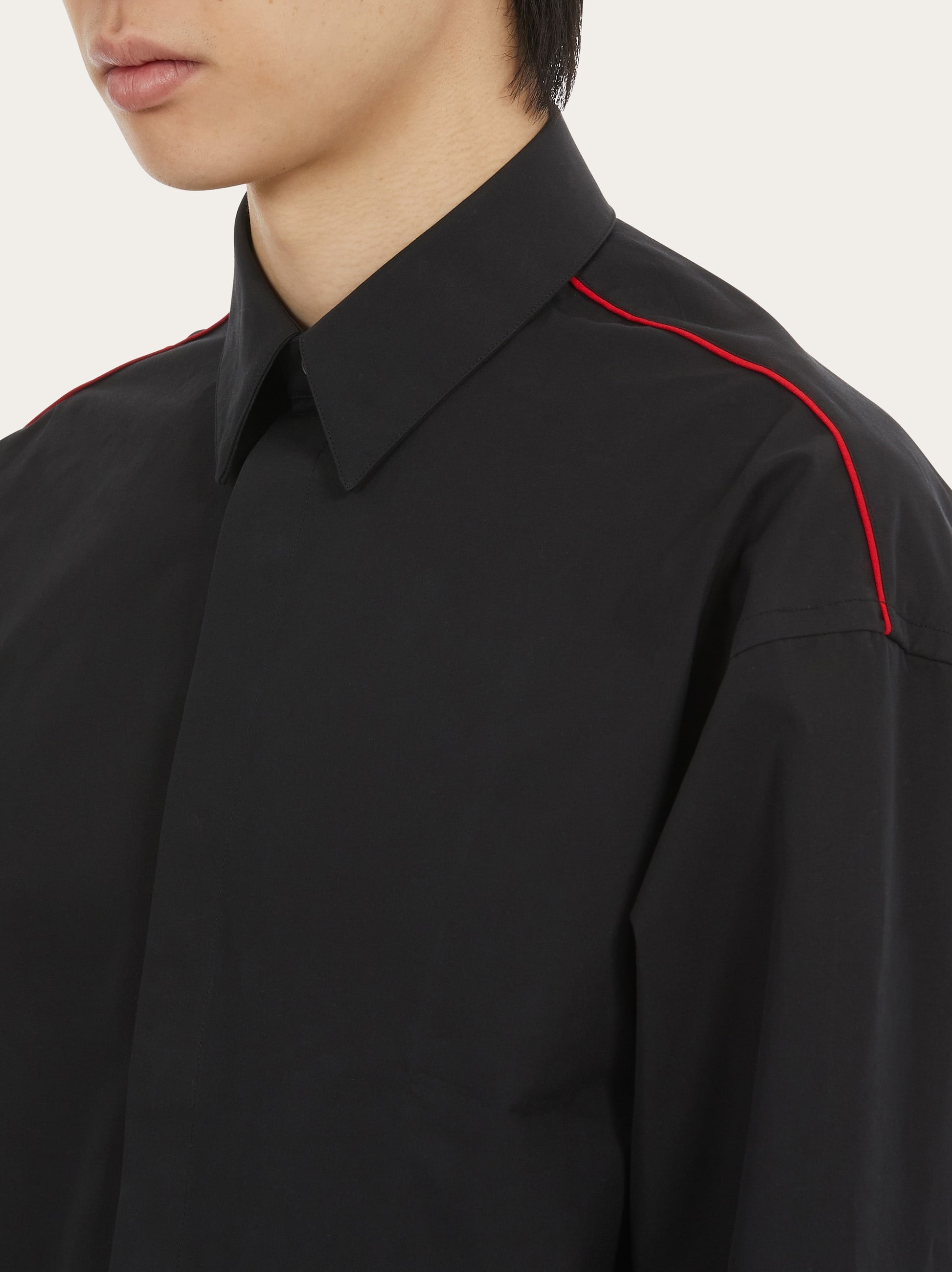 Sports shirt with contrasting piping - 4