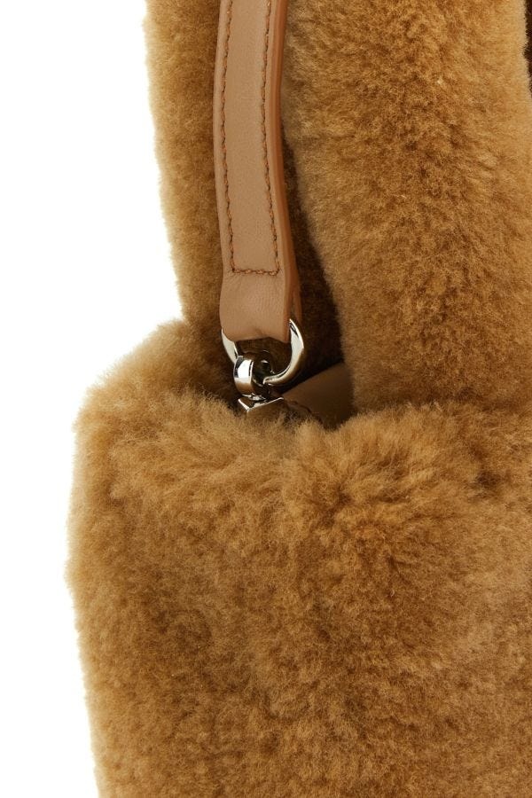 トートバッグ AMINA MUADDI Camel shearling Amini Giuly handbag Amina Muaddi | Amini Giuly brown shearling bag | Savannahs