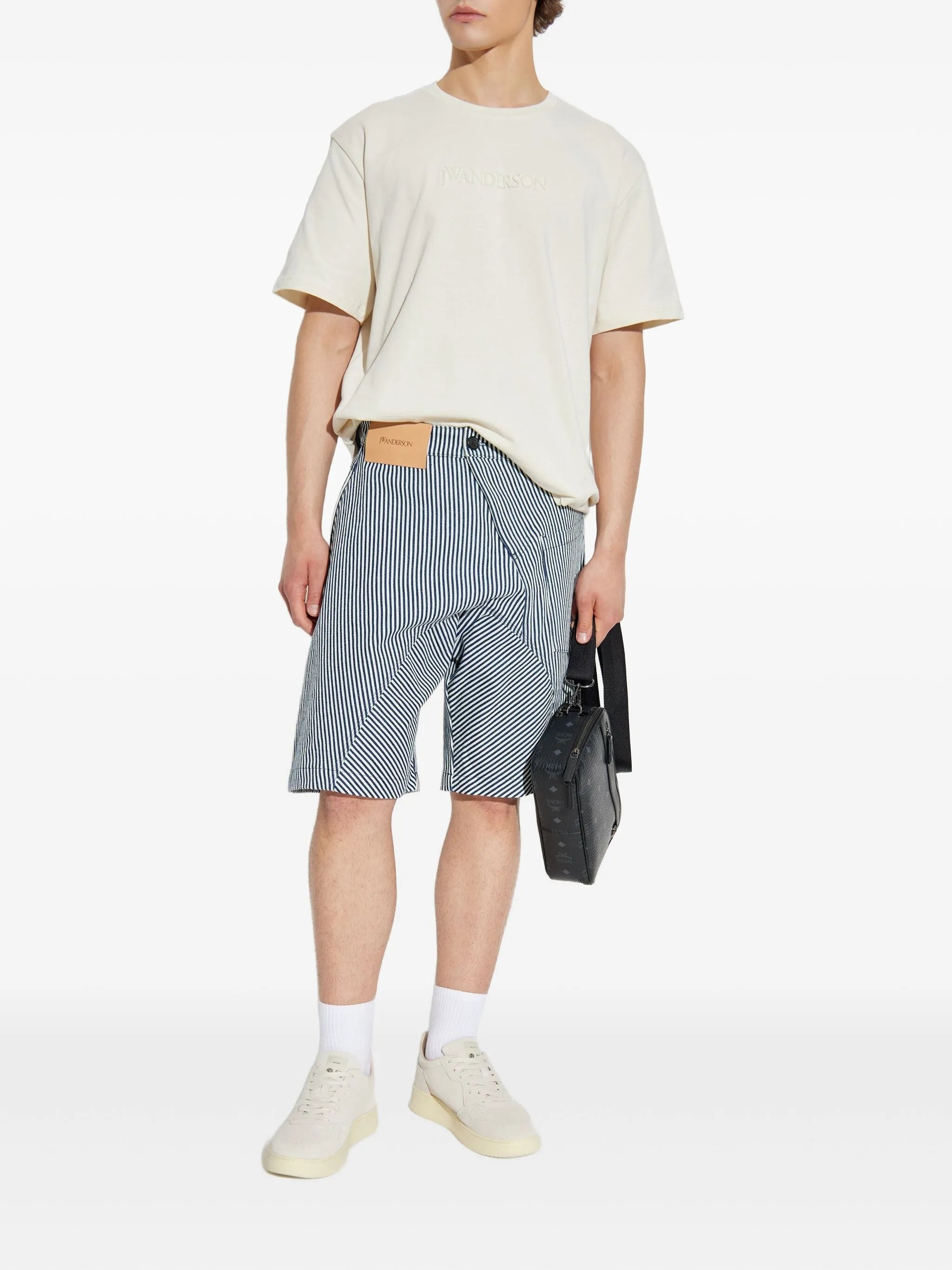 Jw Anderson Flocked-logo T-shirt - 3