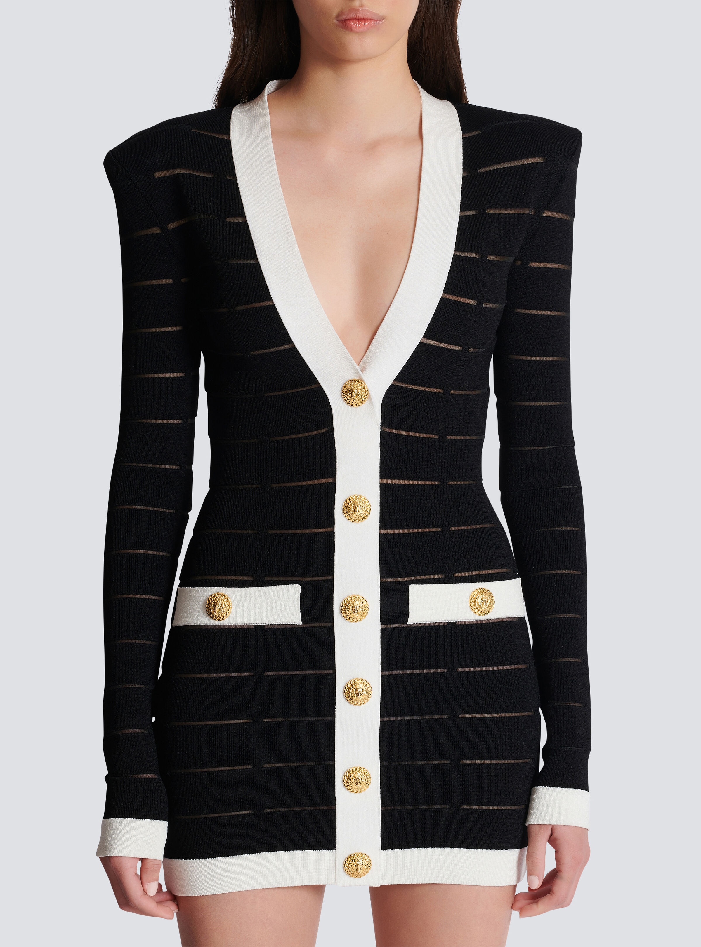 Two-tone knit dress with buttons - 5