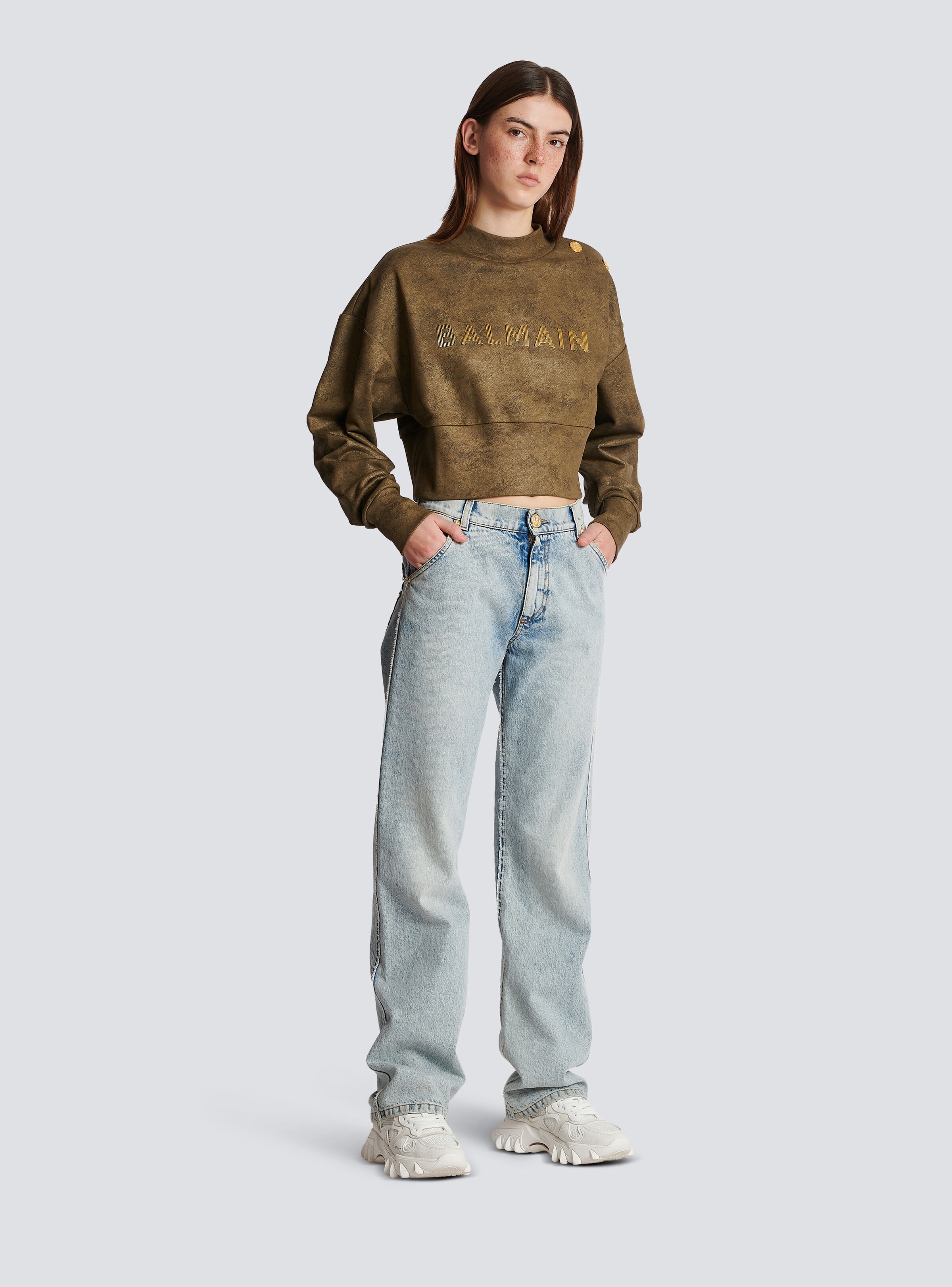 Eco-responsible cotton cropped sweatshirt with metallic Balmain logo - 3