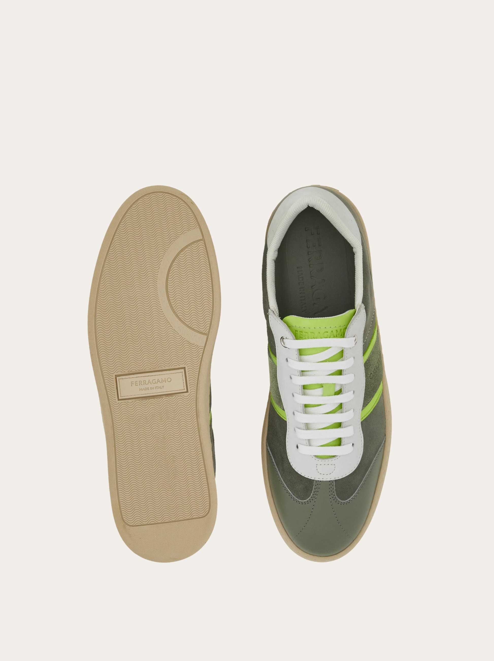 Low top sneaker with signature - 5