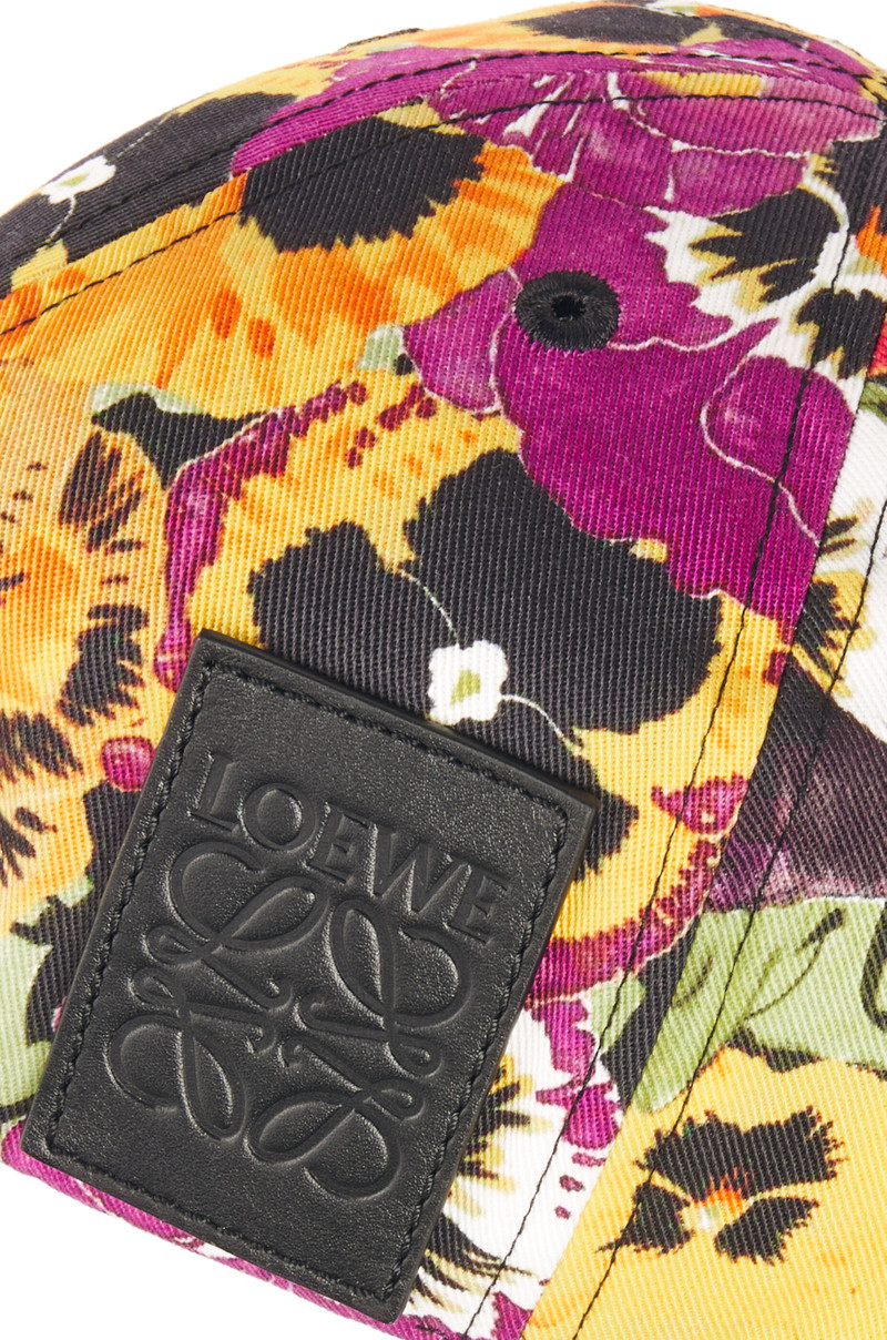 Pansies cap in canvas 5