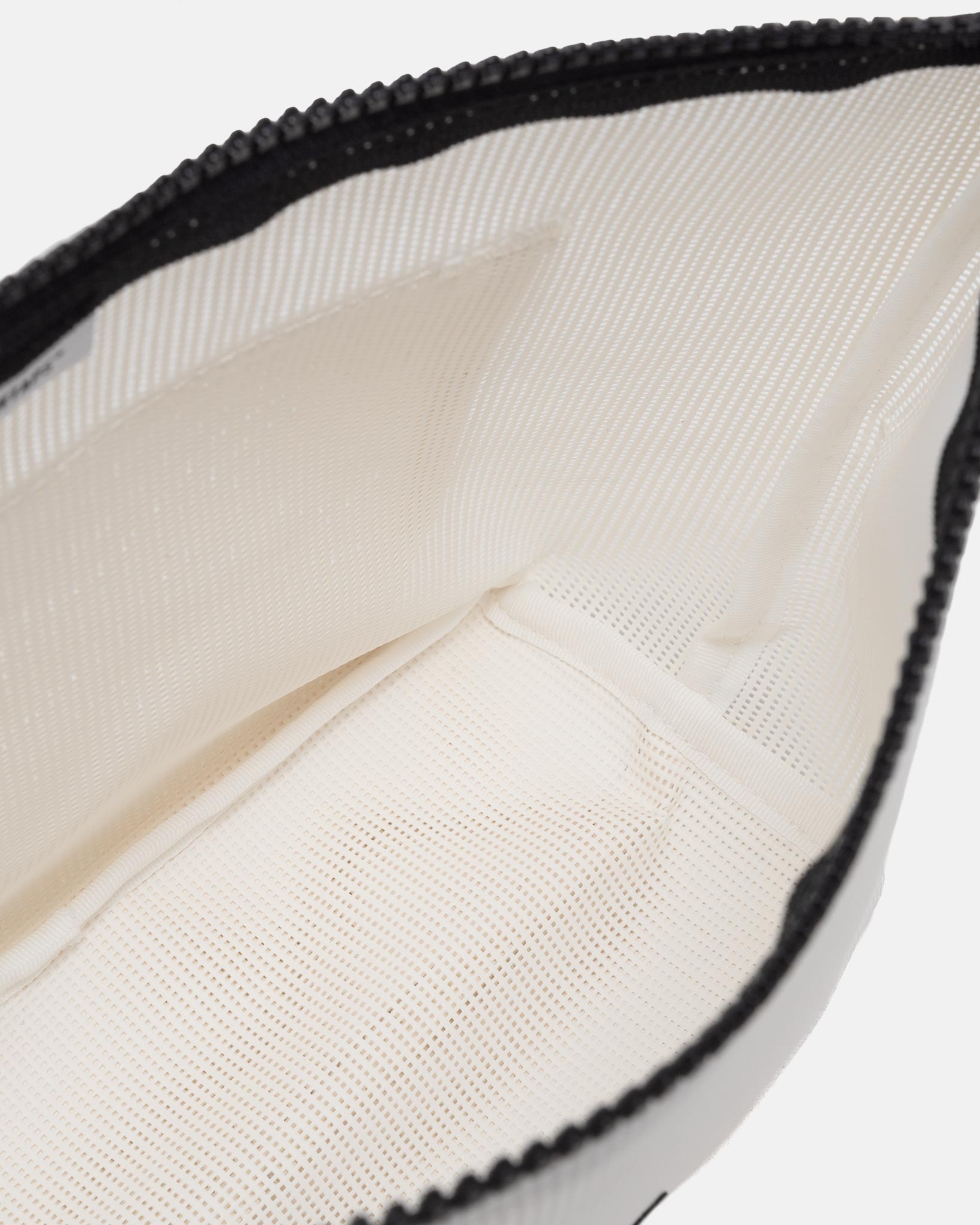 Mag L / Pouch / PVC White - 5