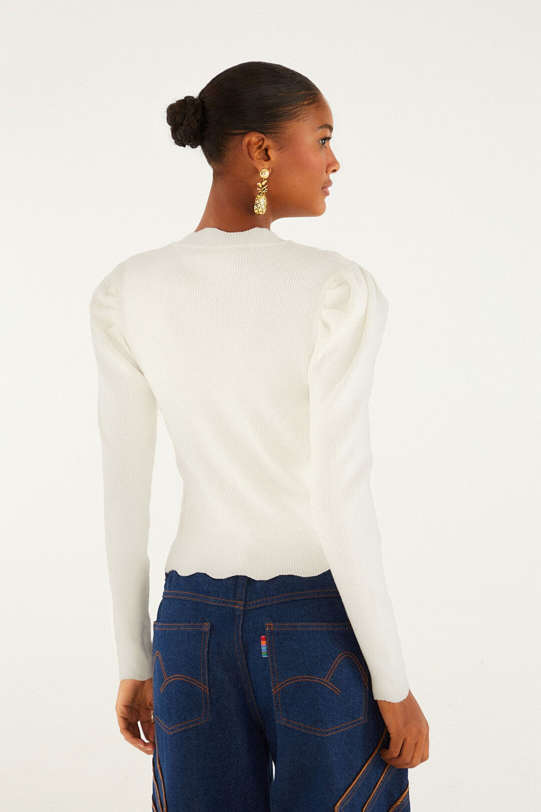 Off-White Flower Embroidery Knit Top - 3