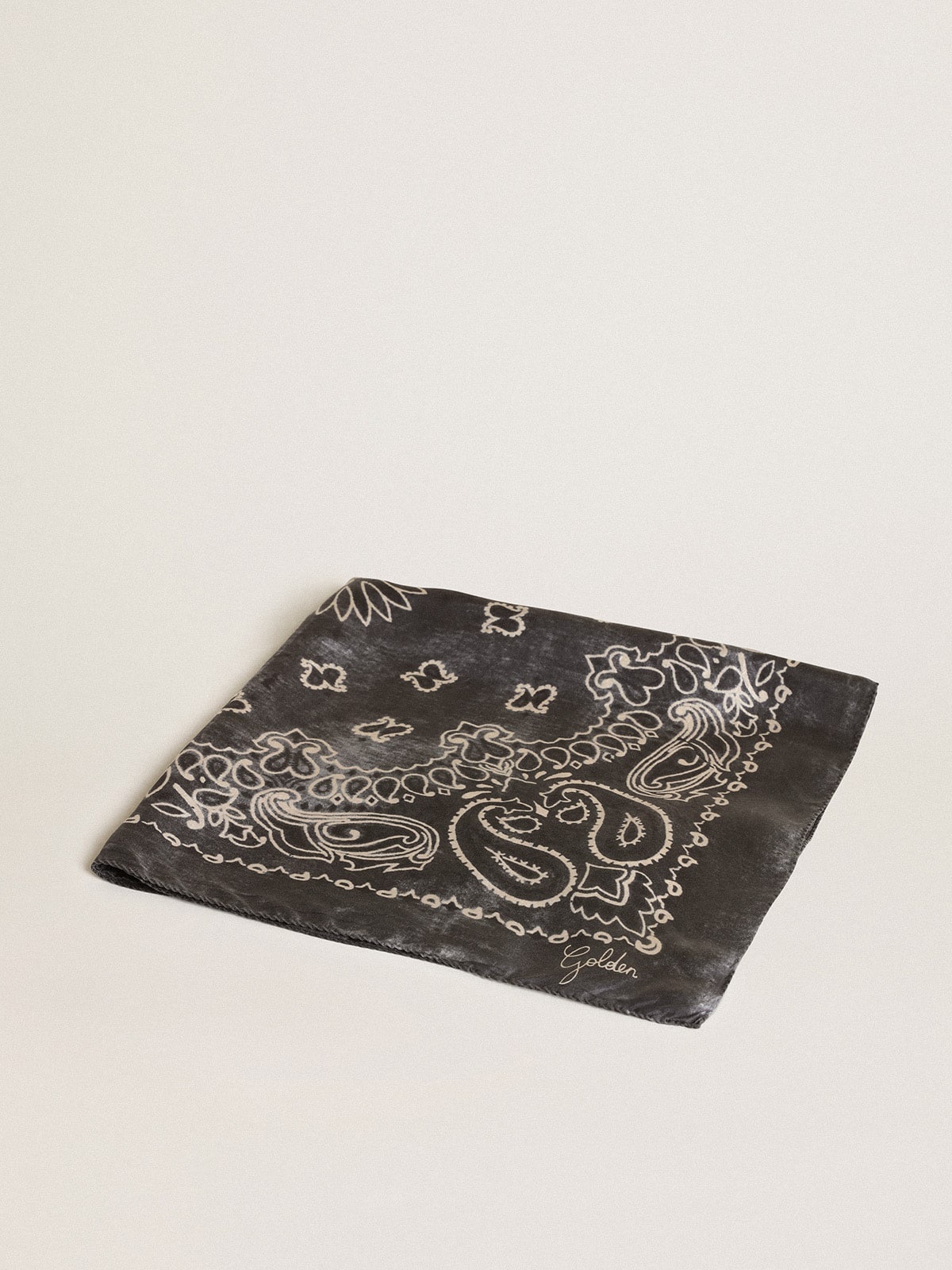 Anthracite gray scarf with paisley print - 1