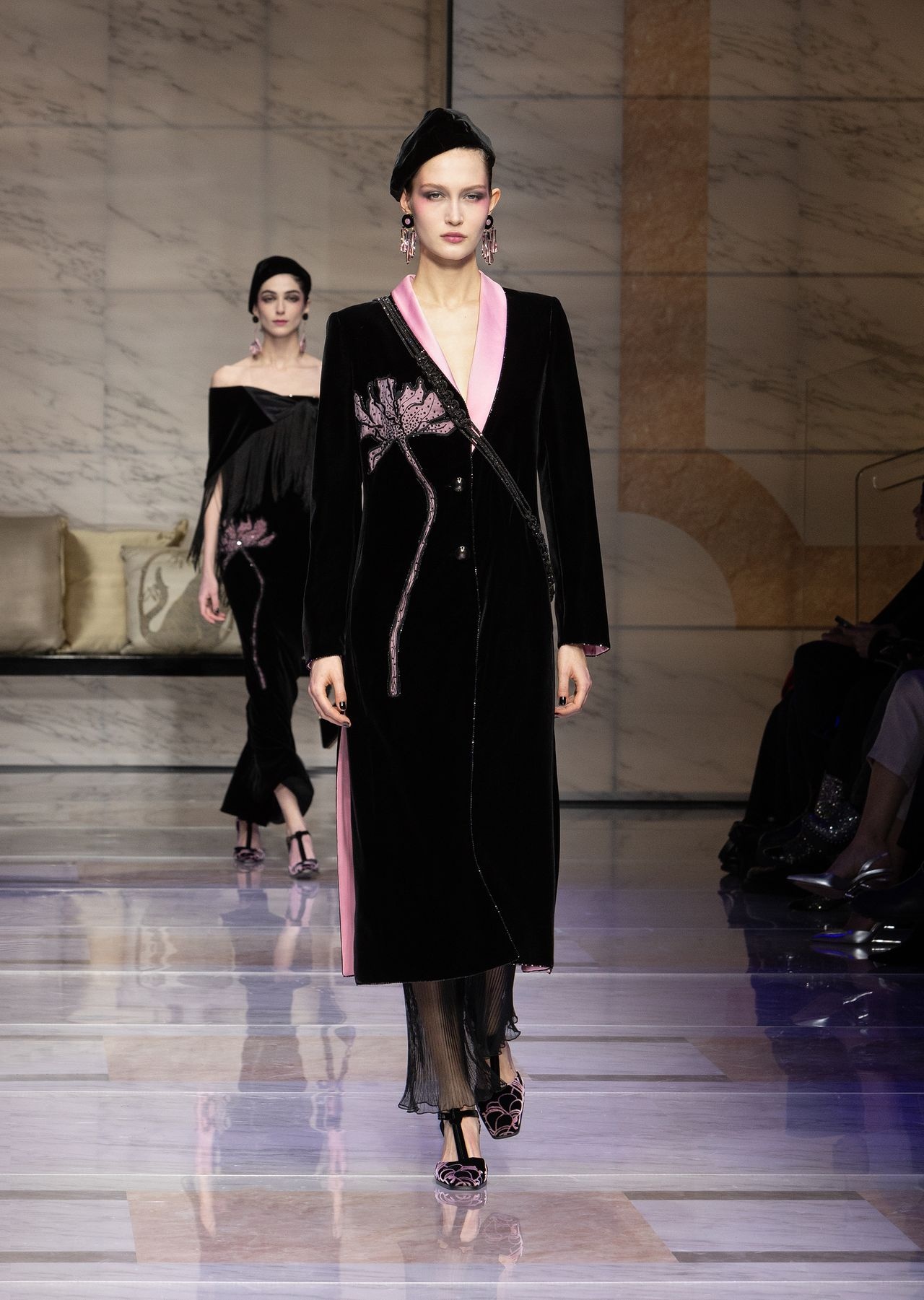 Single-breasted velvet coat with floral embroidery - 7