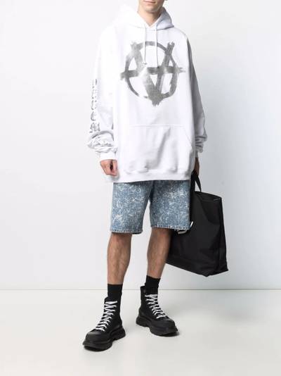 VETEMENTS Anarchy Gothic logo-print hoodie outlook