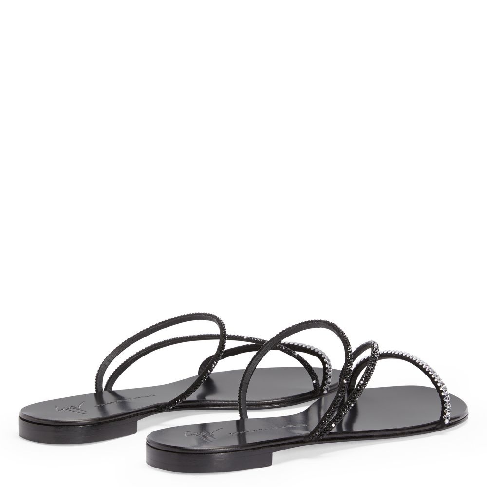 Julianne Flat - 4