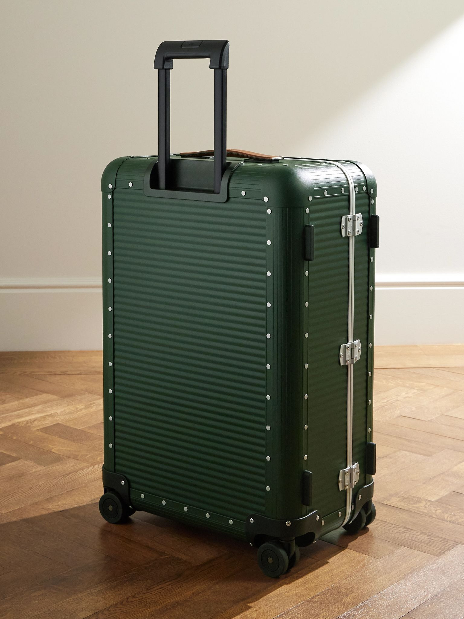 Bank Spinner 68cm Leather-Trimmed Polycarbonate Spinner Suitcase Green - 4