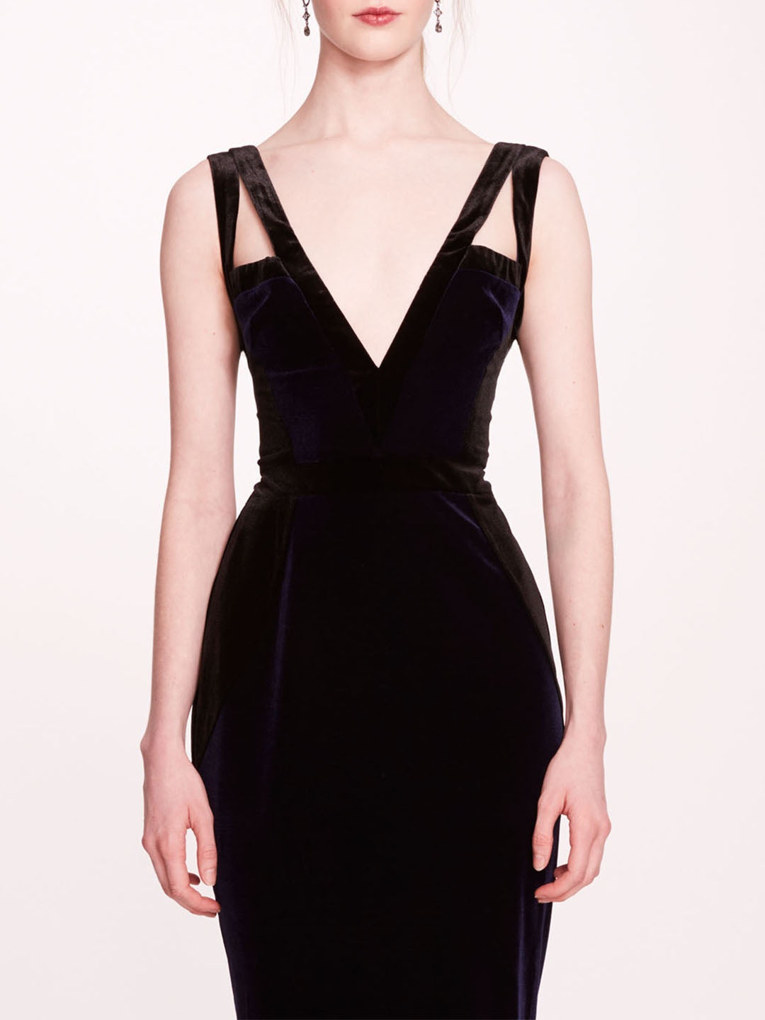 SLEEVELESS VELVET COLUMN GOWN - 4