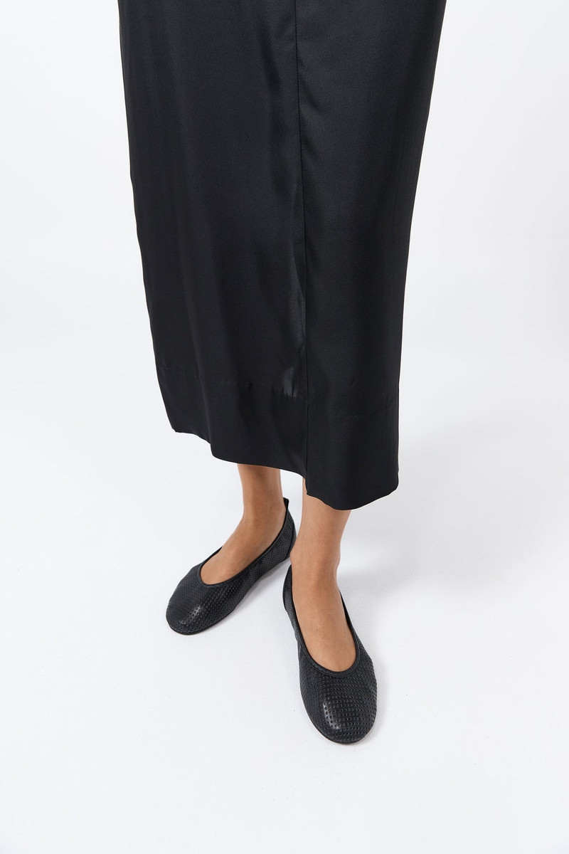 ST. AGNI Minimal Perforated Ballet Flat - Black outlook