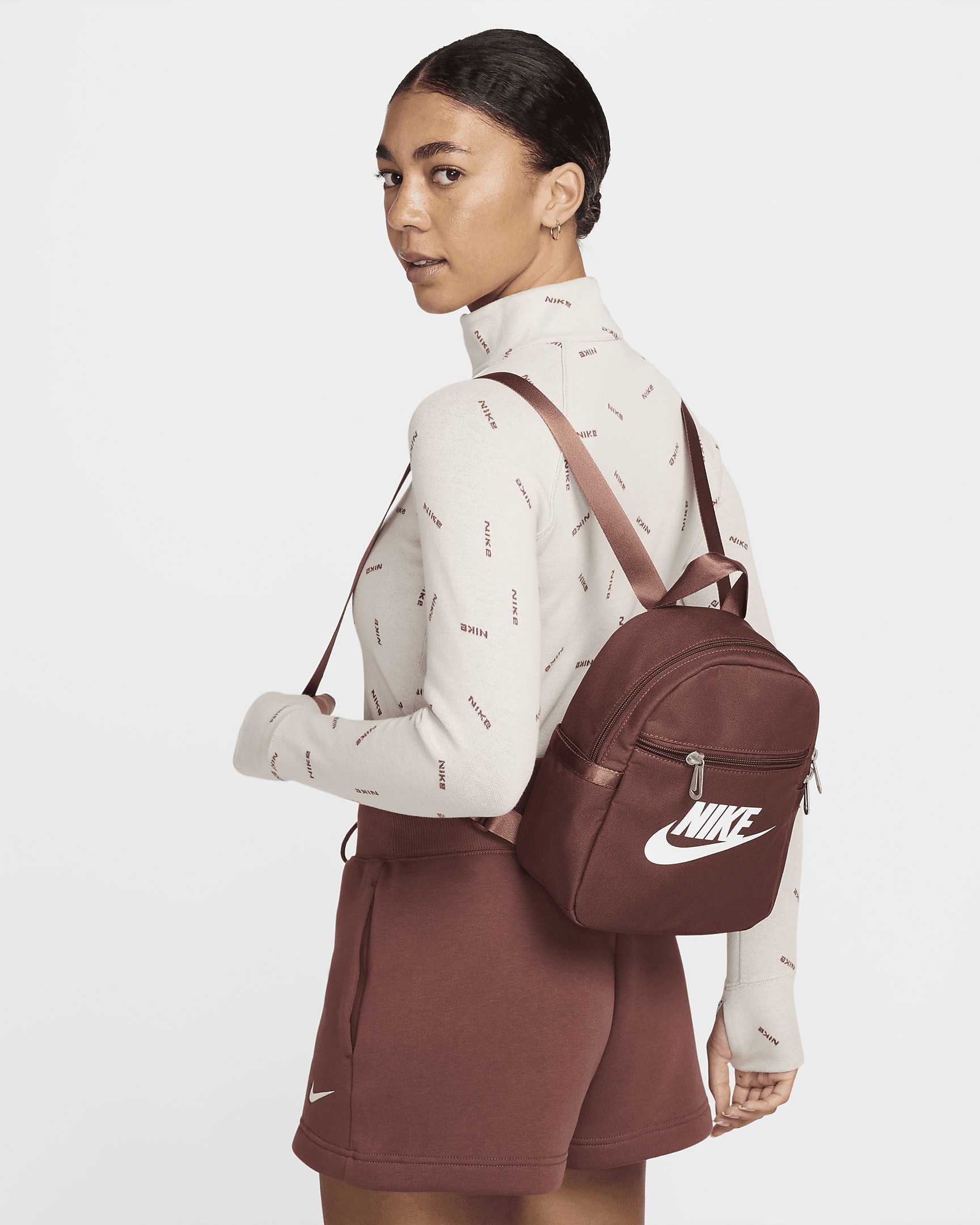 完売必須!☆Nike Sportswear Futura 365 Mini Backpack (6L) Nike Sportswear Futura 365 Women's Mini Backpack, 6L