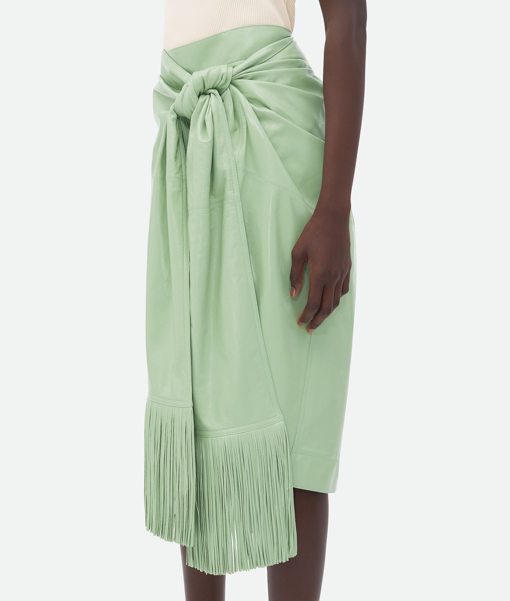 Shiny Leather Skirt With Knot Detail - 4