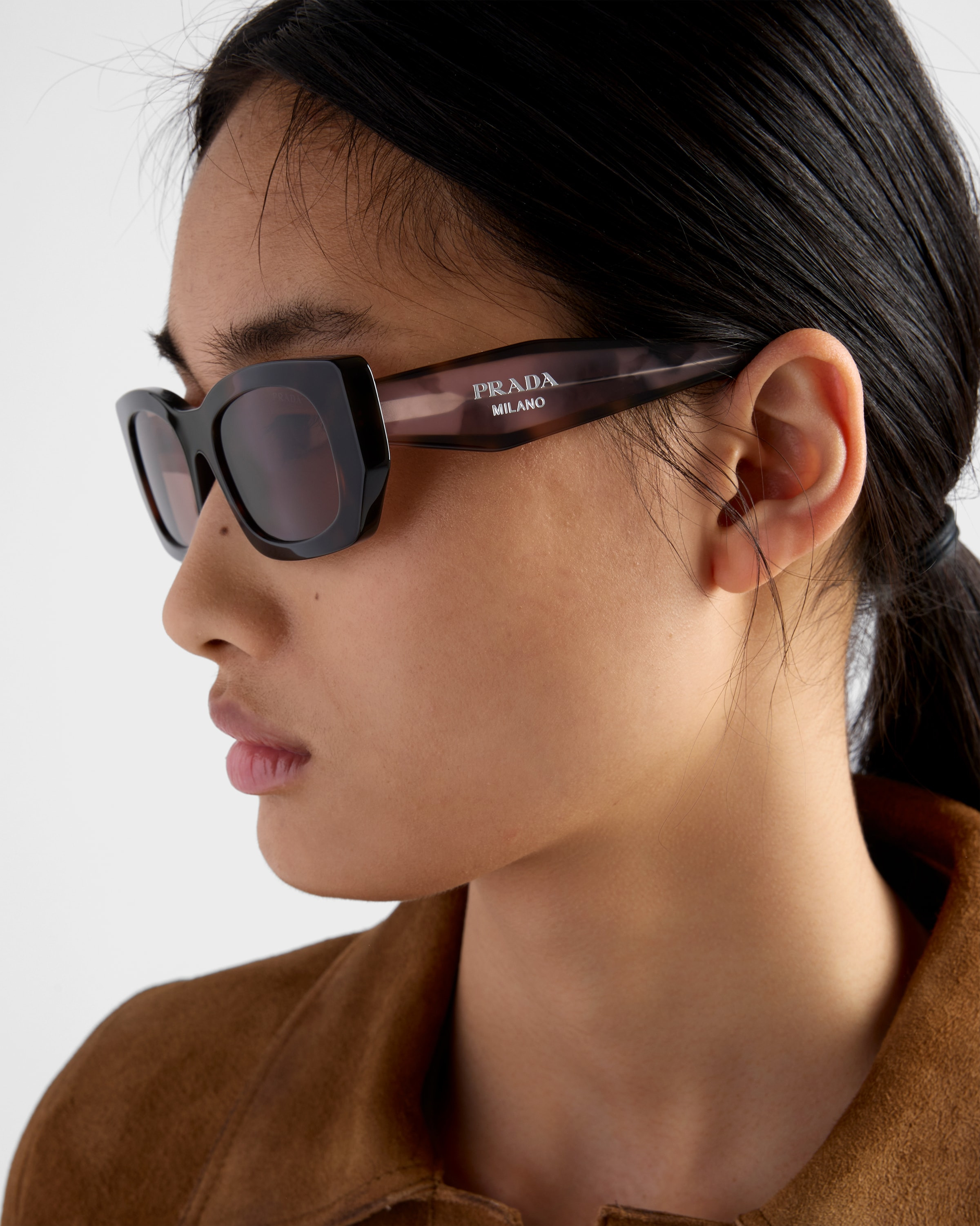 Sunglasses with the Prada logo - 2