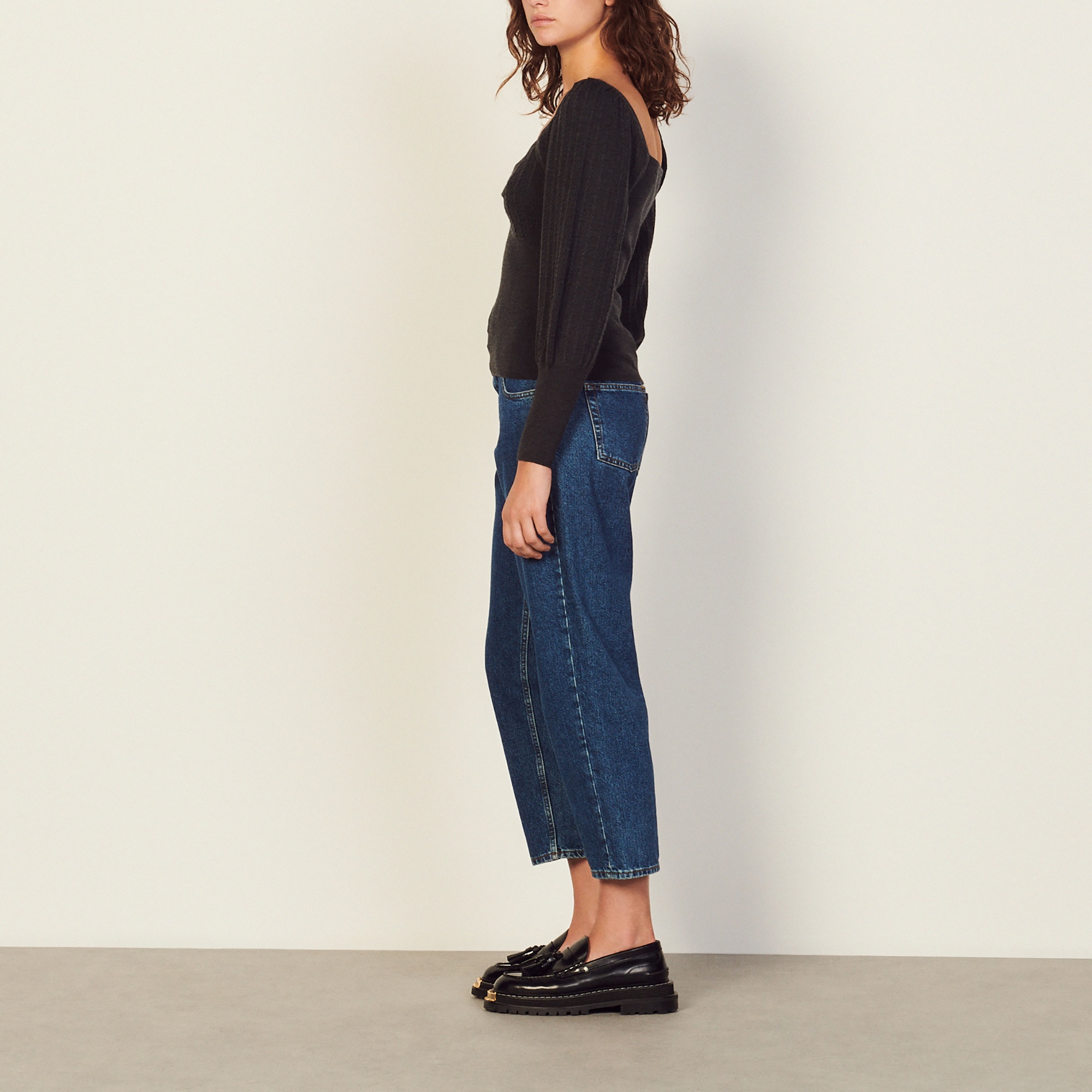 Cropped sweater with sweetheart neckline - 4