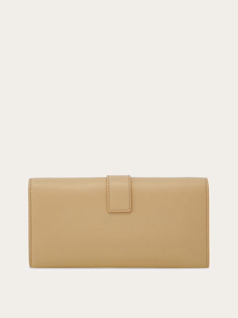 Hug wallet with chain 3