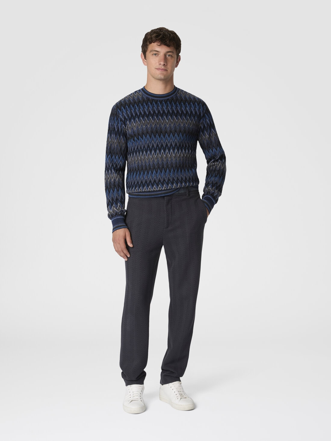 Crew neck sweater with 3d zigzag pattern - 2