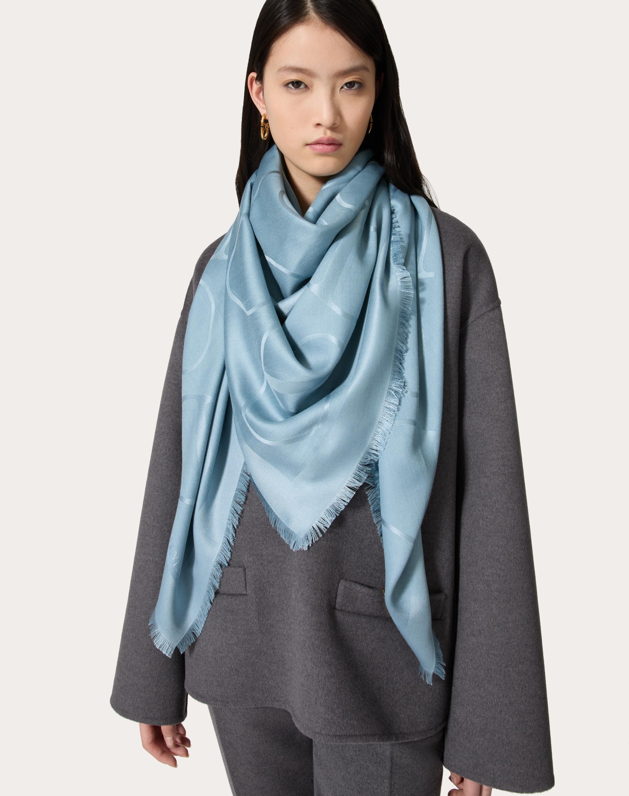 VLOGO SIGNATURE JACQUARD SHAWL IN SILK AND WOOL 140X140 CM - 4