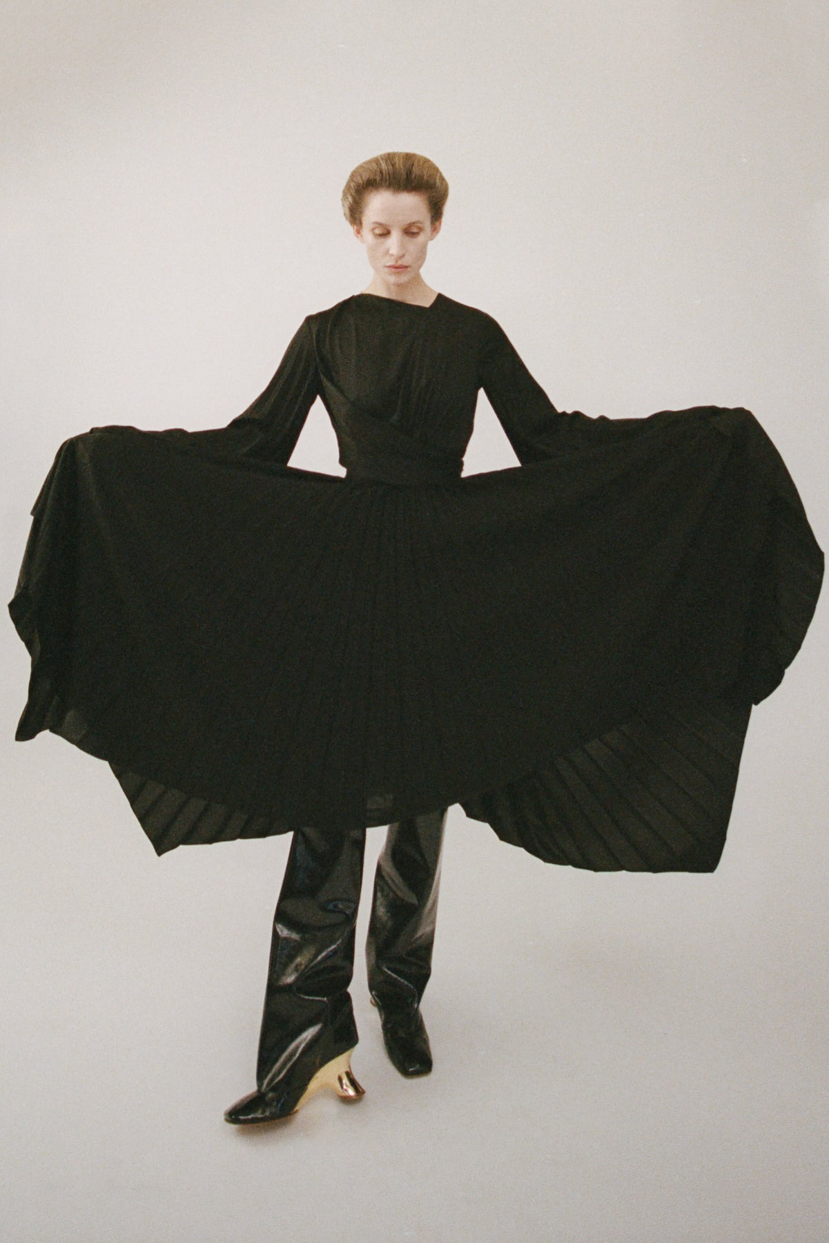 WRAP AROUND MIDI DRESS WITH PLEATED SKIRT & SLEEVES BLACK - 15